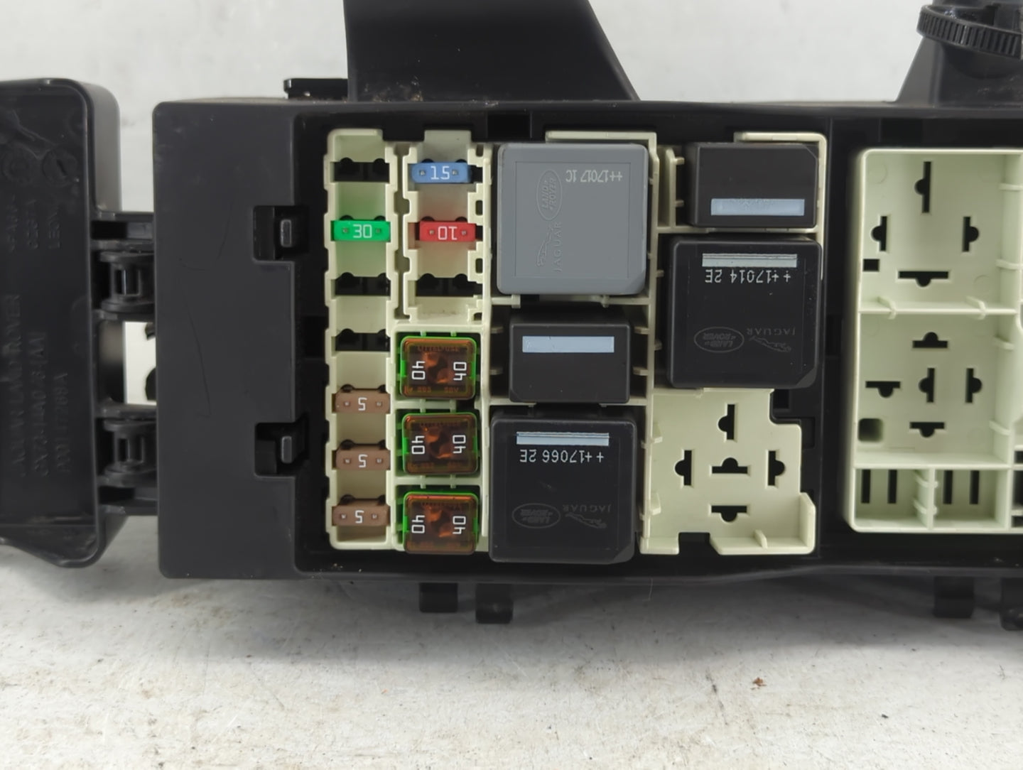 2017-2018 Jaguar F-Pace Fusebox Fuse Box Panel Relay Module P/N:GX73-14A076-AA Fits Fits 2017 2018 OEM Used Auto Parts - Oem