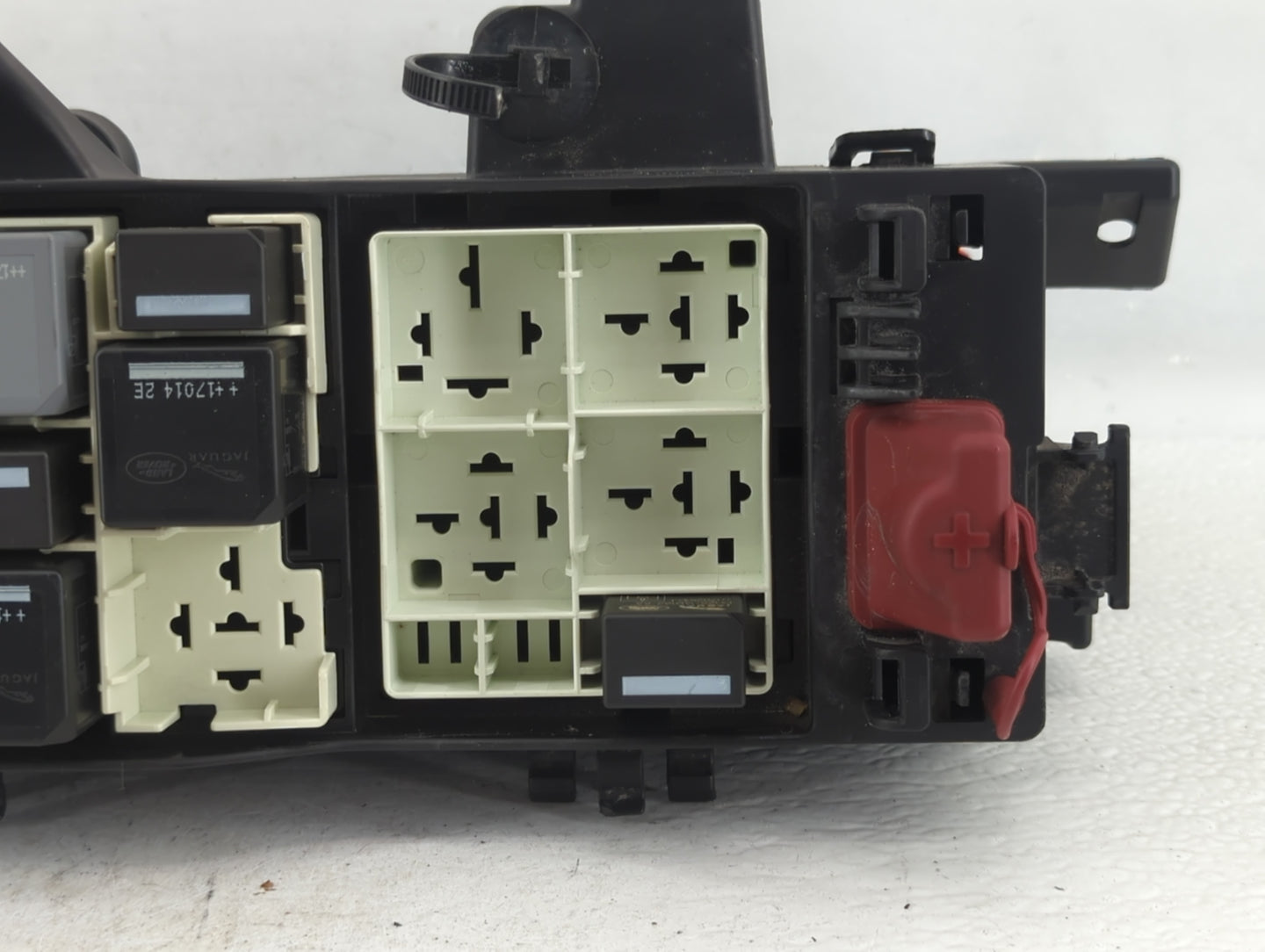 2017-2018 Jaguar F-Pace Fusebox Fuse Box Panel Relay Module P/N:GX73-14A076-AA Fits Fits 2017 2018 OEM Used Auto Parts - Oem