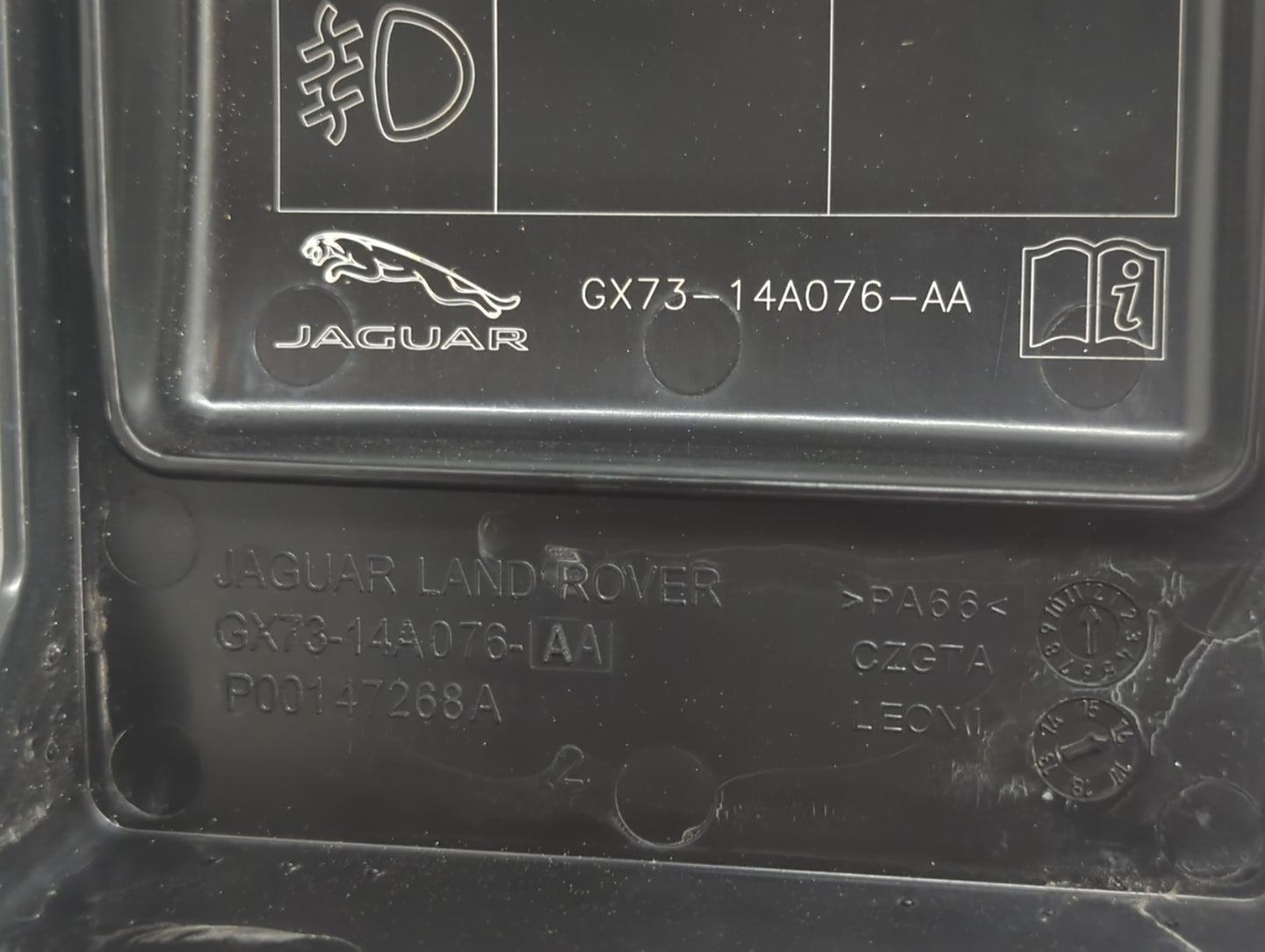 2017-2018 Jaguar F-Pace Fusebox Fuse Box Panel Relay Module P/N:GX73-14A076-AA Fits Fits 2017 2018 OEM Used Auto Parts - Oem