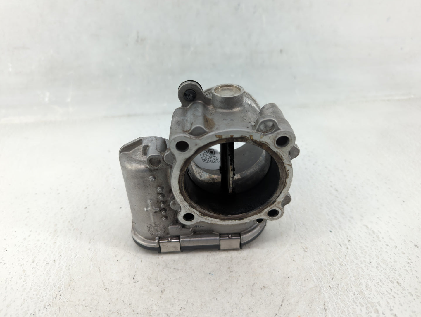 2017-2019 Jaguar F-Pace Throttle Body P/N:G4D3-9F991-AA Fits Fits 2017 2018 2019 OEM Used Auto Parts - Oemusedautoparts1.com