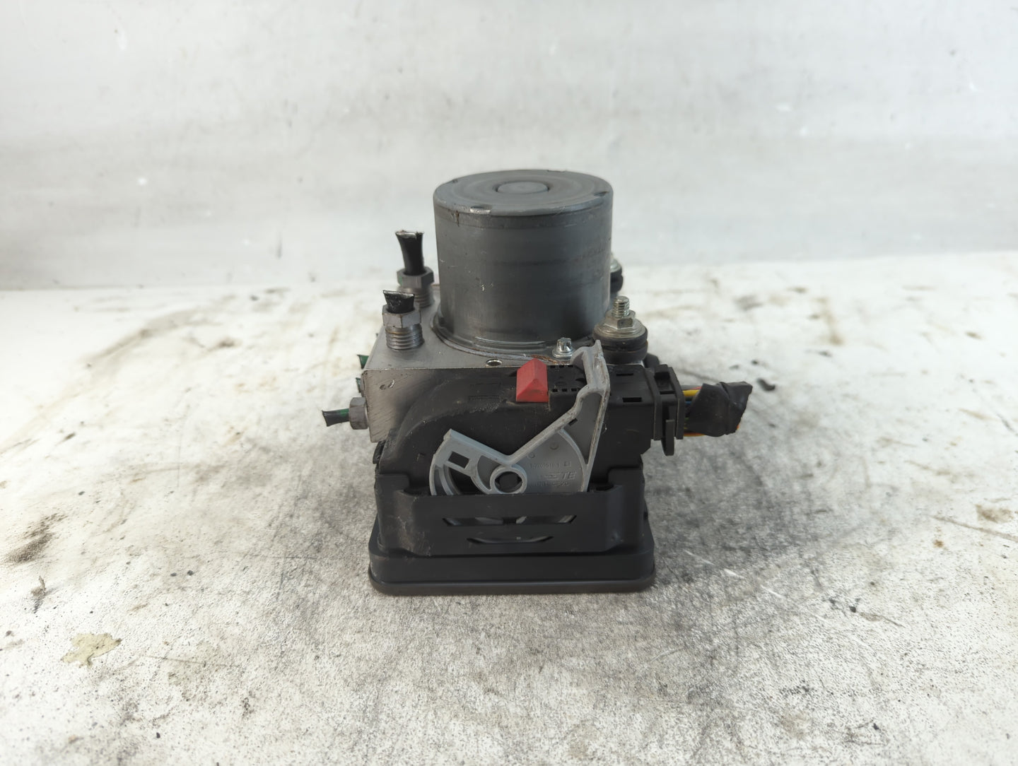 2018-2019 Jaguar F-Pace ABS Pump Control Module Replacement P/N:HK83-14F417-CF Fits Fits 2018 2019 OEM Used Auto Parts - Oem