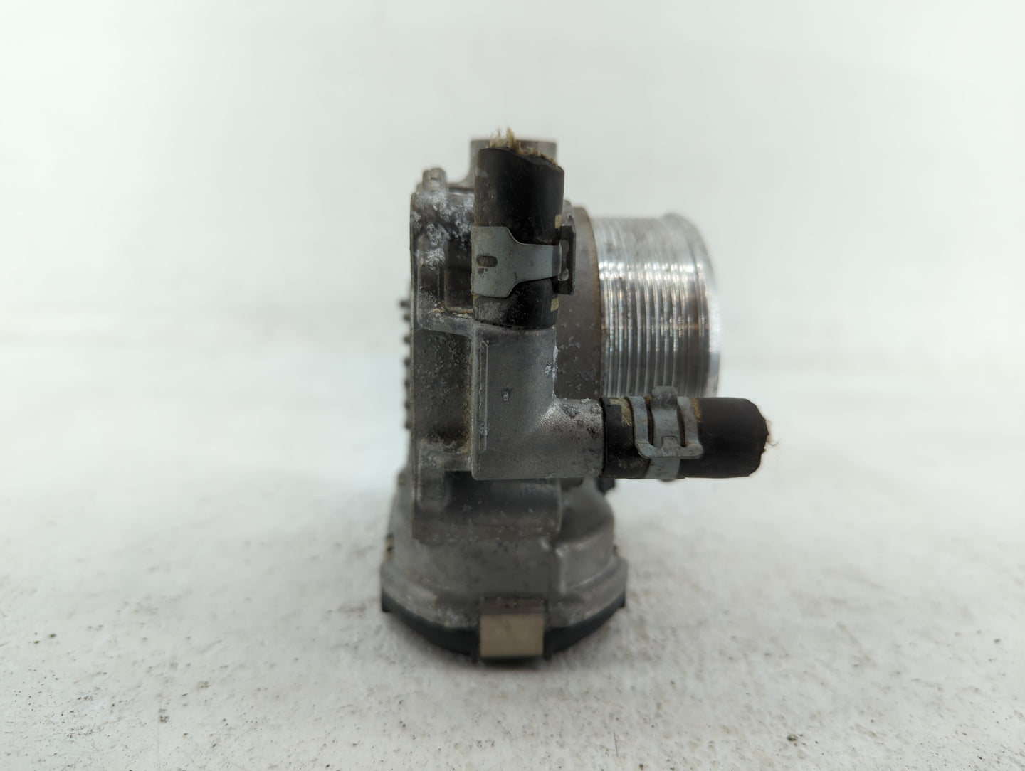 2018-2019 Jaguar Xe Throttle Body P/N:H4P3-9F991-AA Fits Fits 2018 2019 2020 OEM Used Auto Parts - Oemusedautoparts1.com