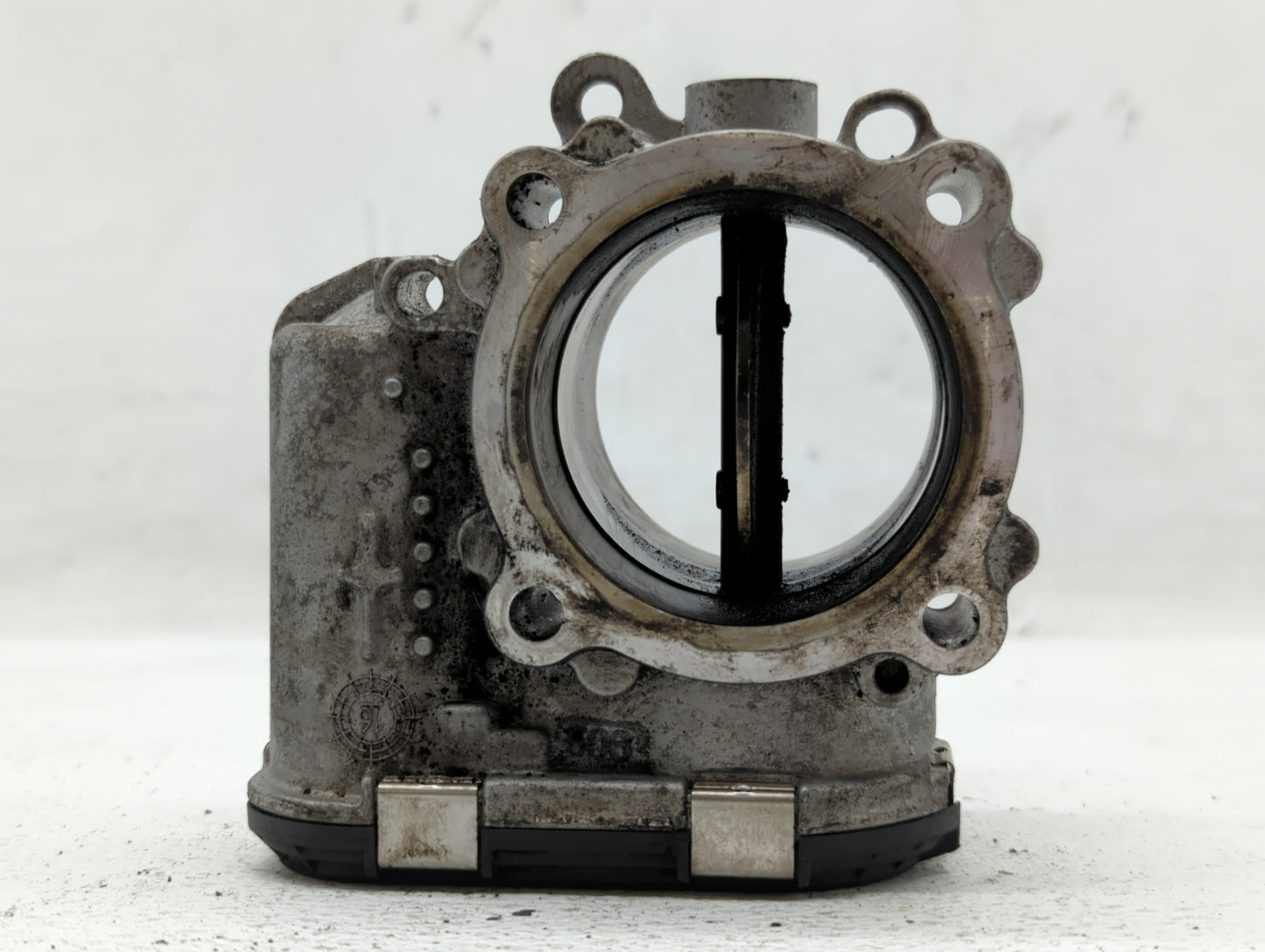 2017-2019 Jaguar Xe Throttle Body P/N:G4D3-9F991-AA Fits Fits 2017 2018 2019 OEM Used Auto Parts - Oemusedautoparts1.com