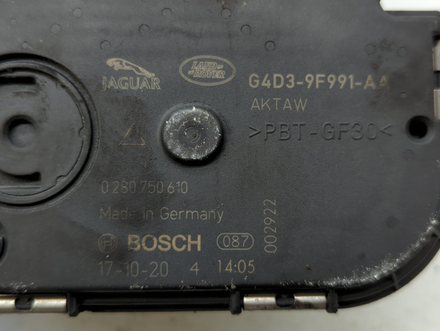 2017-2019 Jaguar Xe Throttle Body P/N:G4D3-9F991-AA Fits Fits 2017 2018 2019 OEM Used Auto Parts - Oemusedautoparts1.com