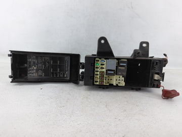 2017-2019 Jaguar Xe Fusebox Fuse Box Panel Relay Module P/N:GX73-14A076-AA Fits Fits 2017 2018 2019 OEM Used Auto Parts