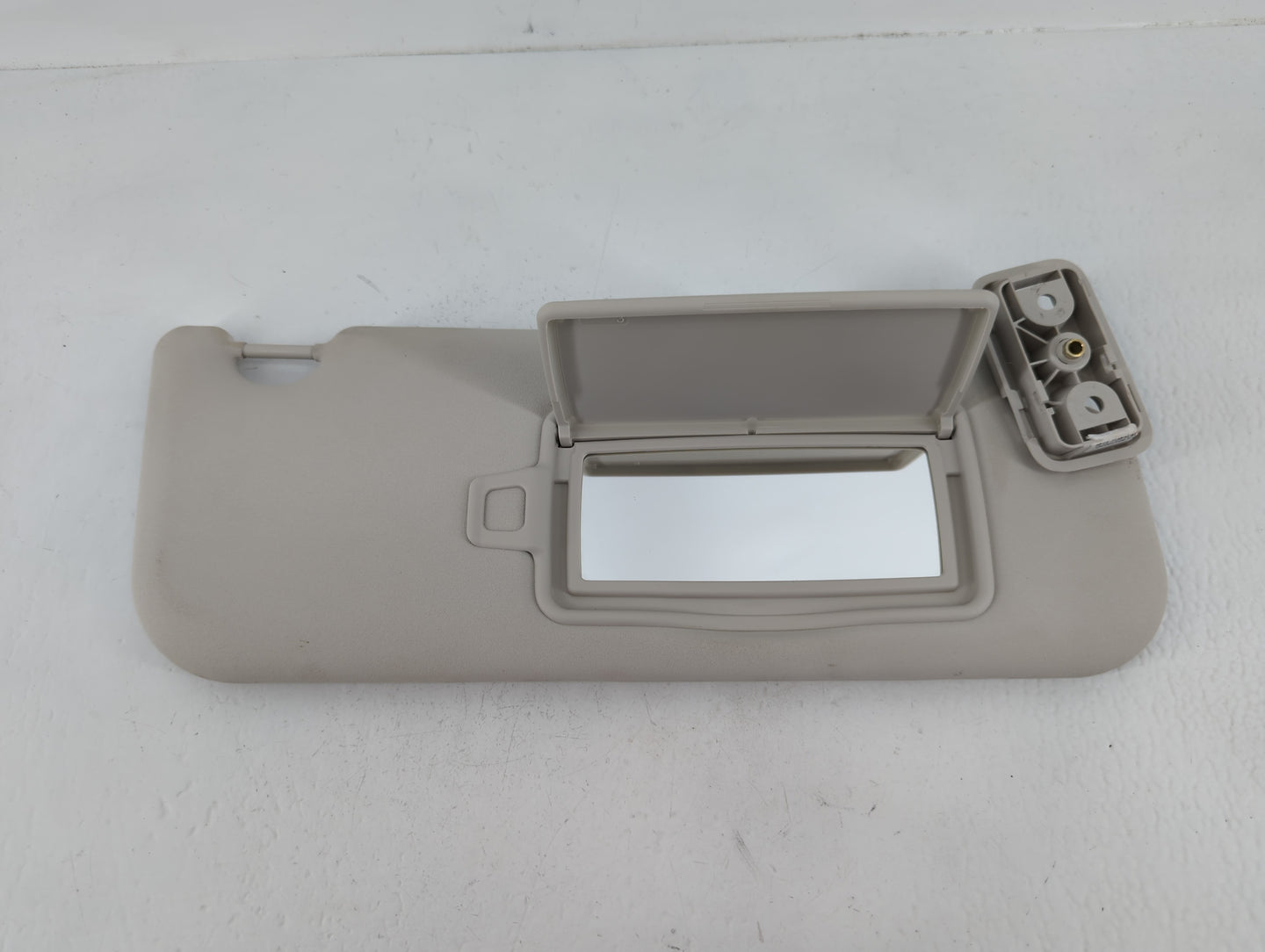 2017-2019 Jaguar Xe Sun Visor Shade Replacement Passenger Right Mirror Fits Fits 2017 2018 2019 2020 OEM Used Auto Parts - O