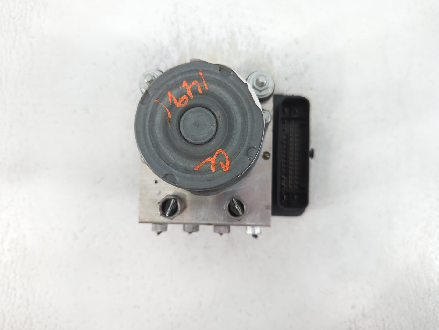 2018 Jaguar Xe ABS Pump Control Module Replacement P/N:HK83-14F447-CF Fits OEM Used Auto Parts - Oemusedautoparts1.com