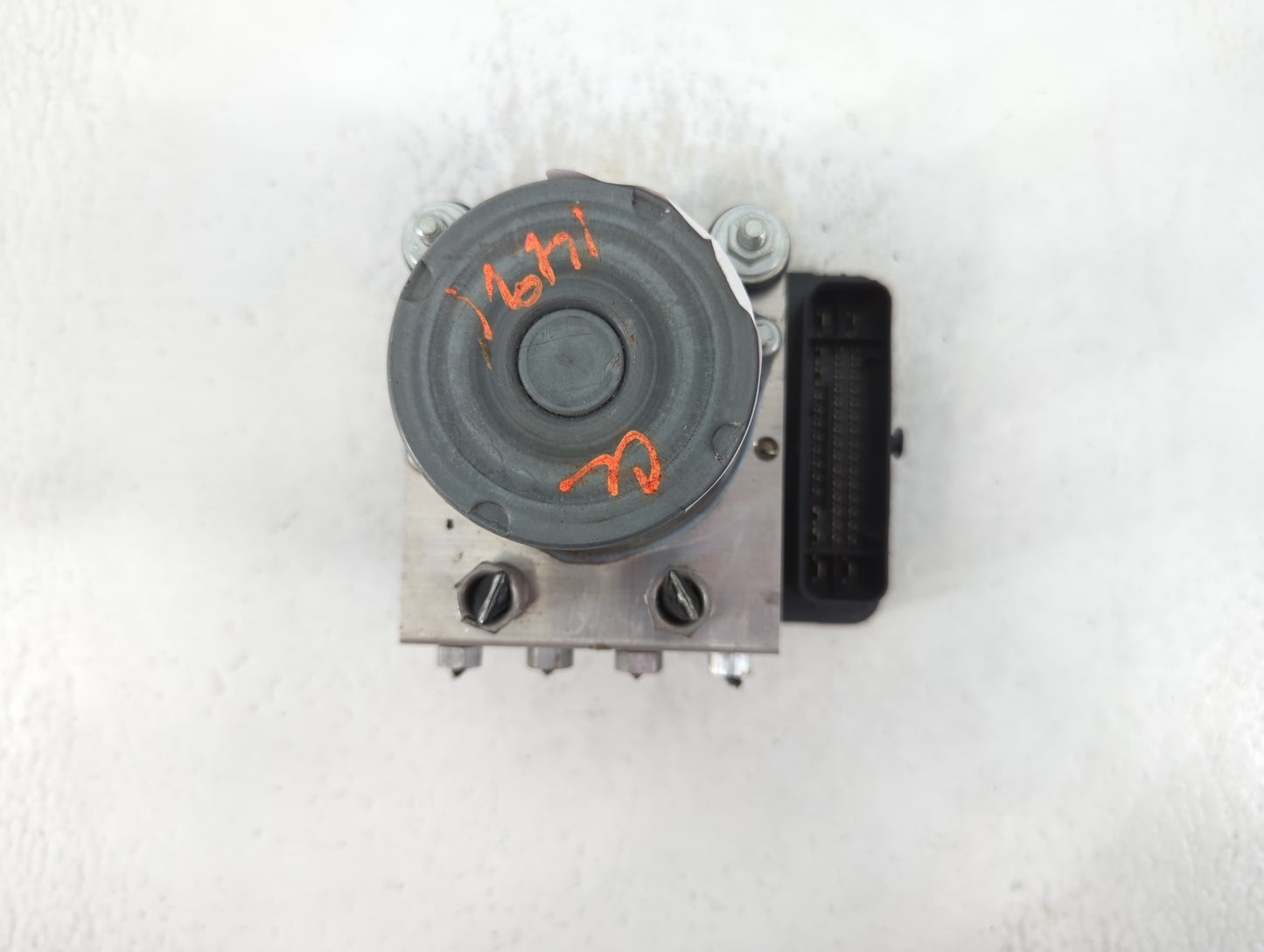 2018 Jaguar Xe ABS Pump Control Module Replacement P/N:HK83-14F447-CF Fits OEM Used Auto Parts - Oemusedautoparts1.com