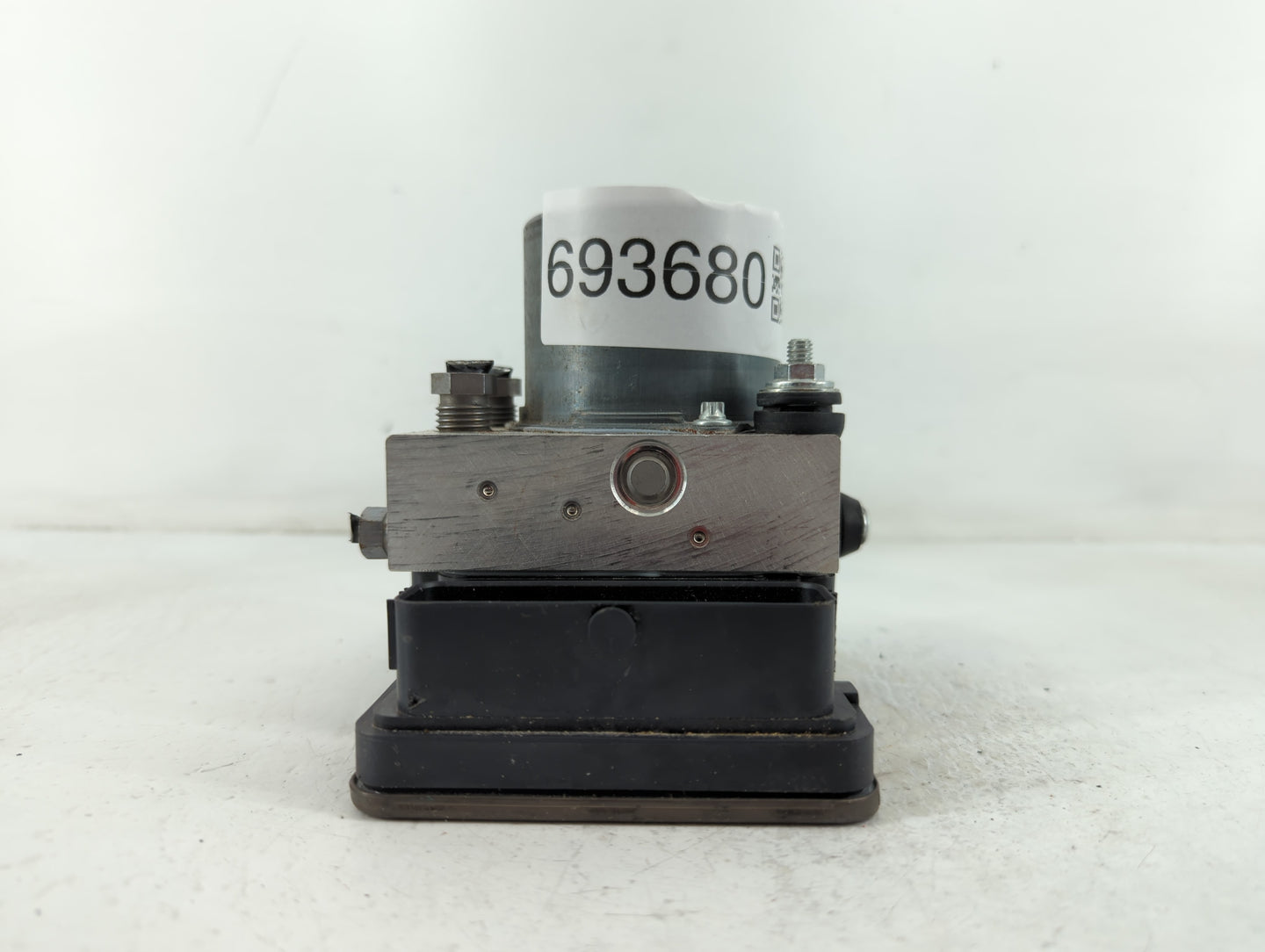 2018 Jaguar Xe ABS Pump Control Module Replacement P/N:HK83-14F447-CF Fits OEM Used Auto Parts - Oemusedautoparts1.com