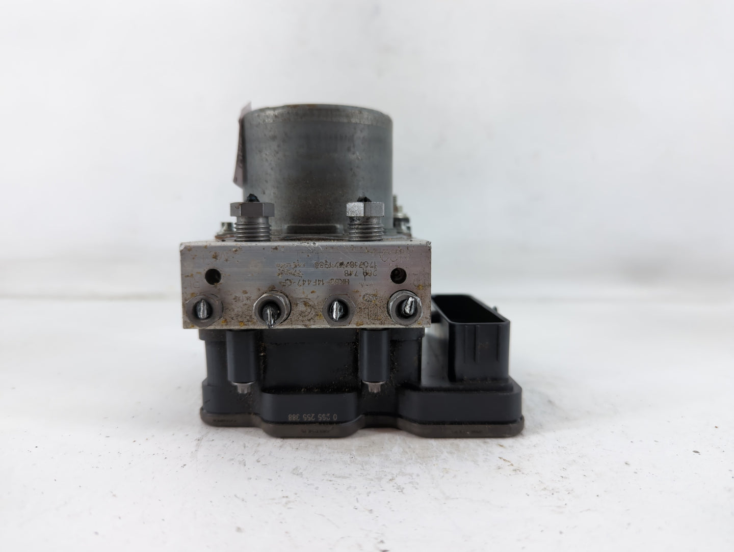 2018 Jaguar Xe ABS Pump Control Module Replacement P/N:HK83-14F447-CF Fits OEM Used Auto Parts - Oemusedautoparts1.com