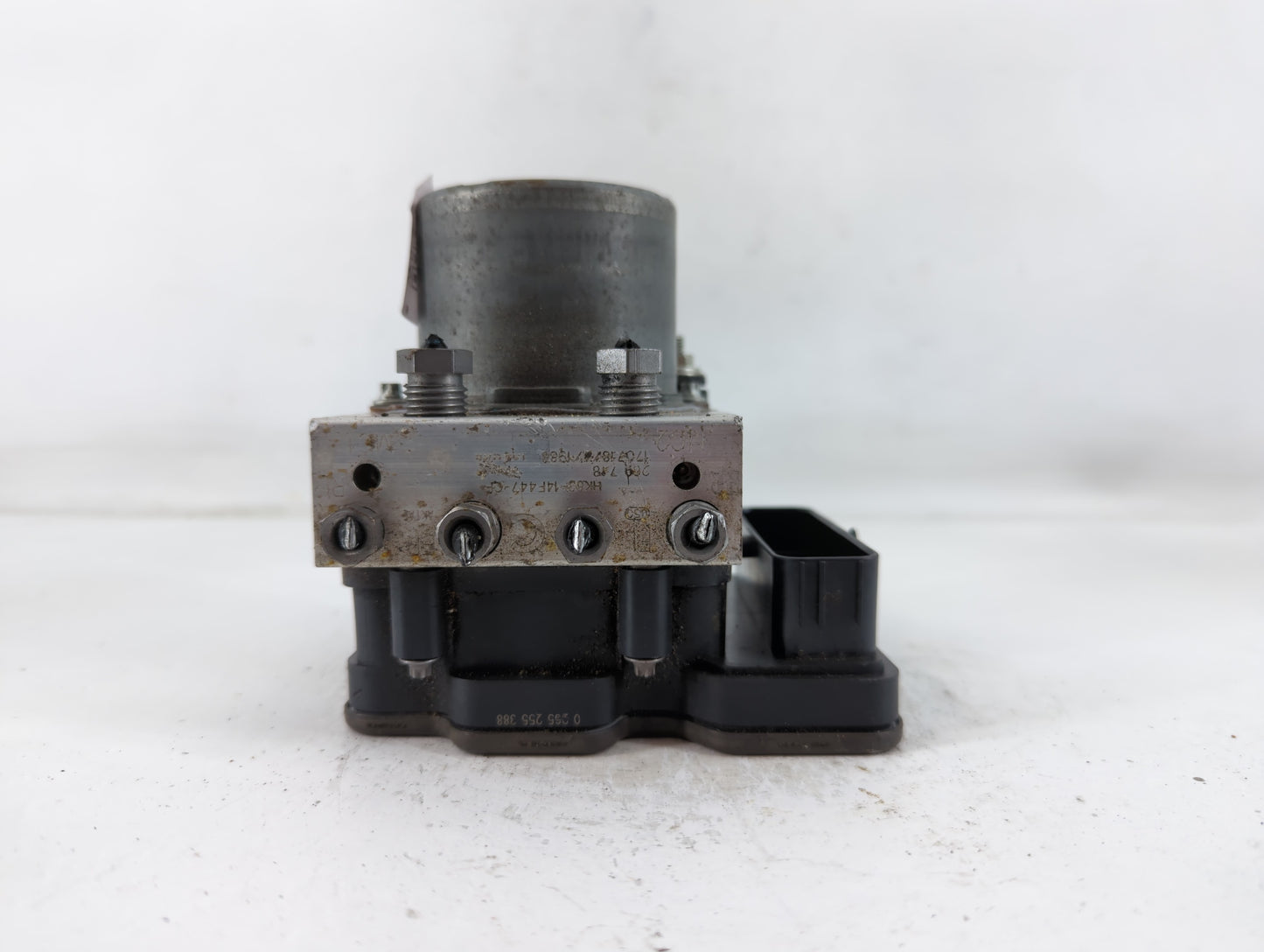 2018 Jaguar Xe ABS Pump Control Module Replacement P/N:HK83-14F447-CF Fits OEM Used Auto Parts - Oemusedautoparts1.com