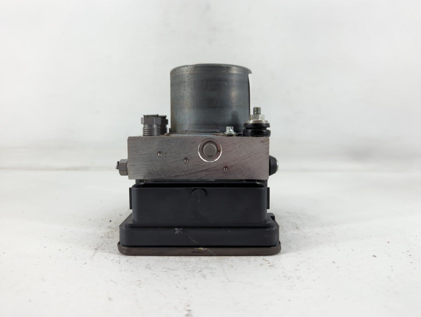2018 Jaguar Xe ABS Pump Control Module Replacement P/N:HK83-14F447-CF Fits OEM Used Auto Parts - Oemusedautoparts1.com