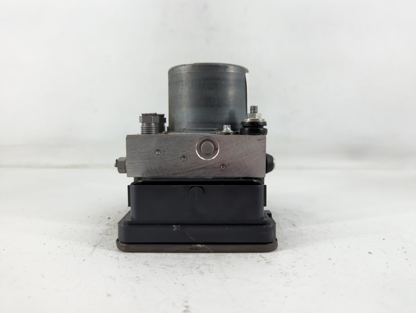 2018 Jaguar Xe ABS Pump Control Module Replacement P/N:HK83-14F447-CF Fits OEM Used Auto Parts - Oemusedautoparts1.com