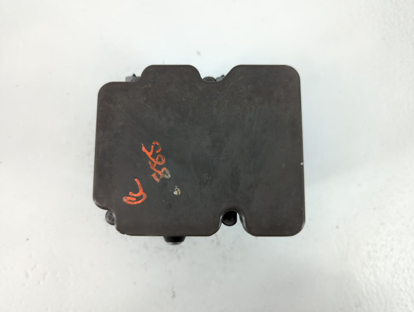 2018 Jaguar Xe ABS Pump Control Module Replacement P/N:HK83-14F447-CF Fits OEM Used Auto Parts - Oemusedautoparts1.com