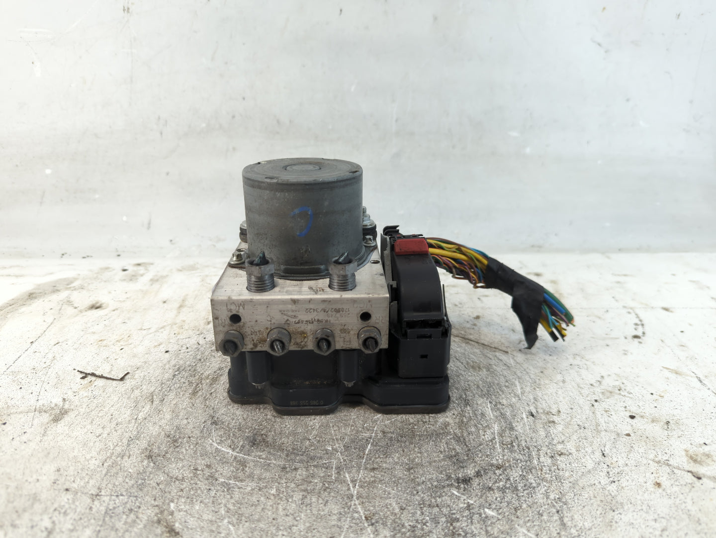2018 Jaguar Xe ABS Pump Control Module Replacement P/N:HK82-14F447-CF Fits OEM Used Auto Parts - Oemusedautoparts1.com