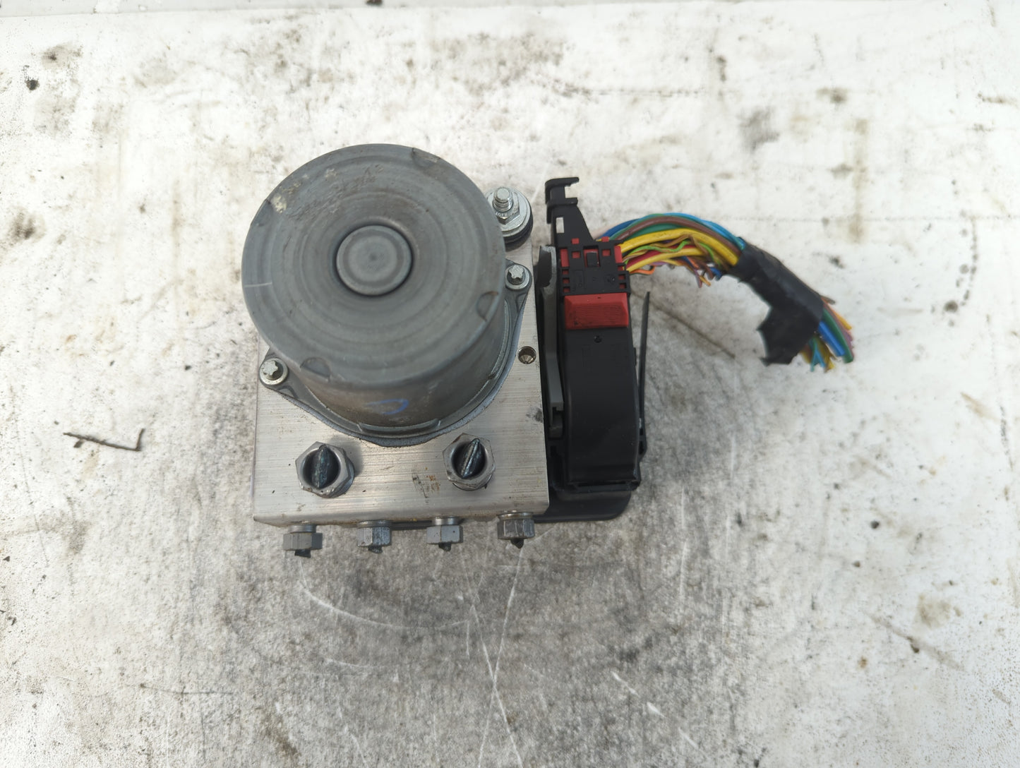 2018 Jaguar Xe ABS Pump Control Module Replacement P/N:HK82-14F447-CF Fits OEM Used Auto Parts - Oemusedautoparts1.com