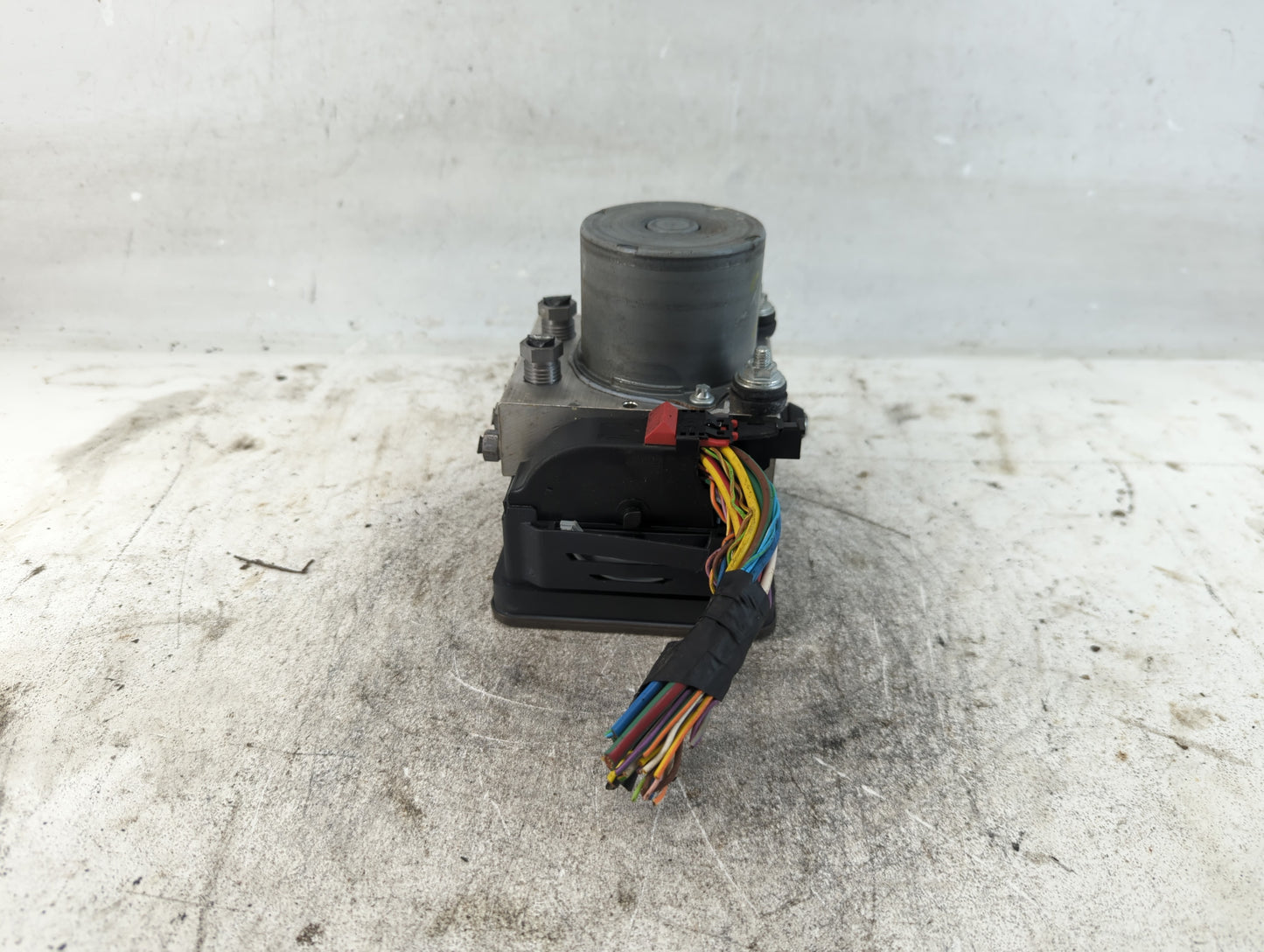 2018 Jaguar Xe ABS Pump Control Module Replacement P/N:HK82-14F447-CF Fits OEM Used Auto Parts - Oemusedautoparts1.com