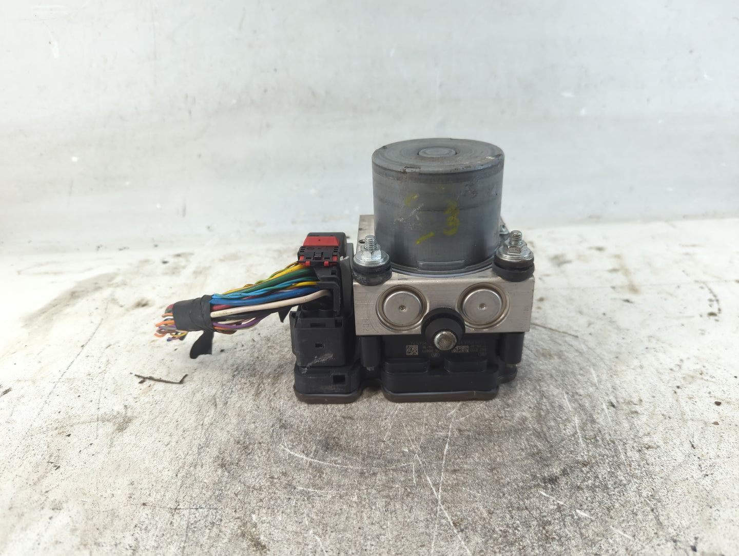 2018 Jaguar Xe ABS Pump Control Module Replacement P/N:HK82-14F447-CF Fits OEM Used Auto Parts - Oemusedautoparts1.com