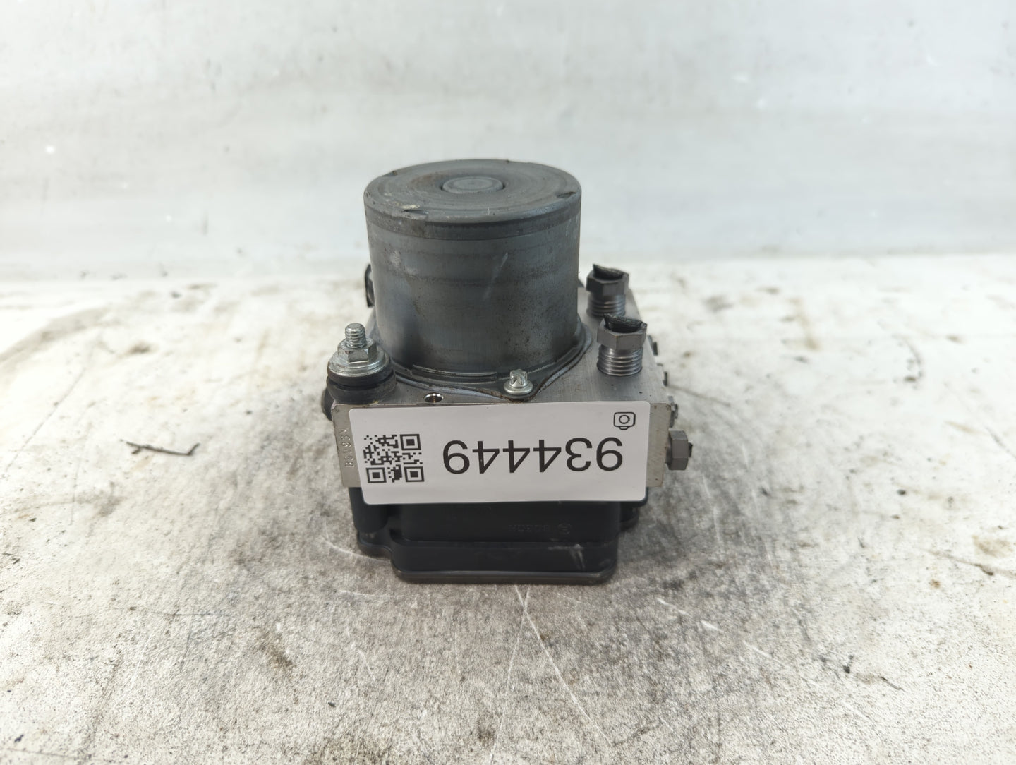 2018 Jaguar Xe ABS Pump Control Module Replacement P/N:HK82-14F447-CF Fits OEM Used Auto Parts - Oemusedautoparts1.com