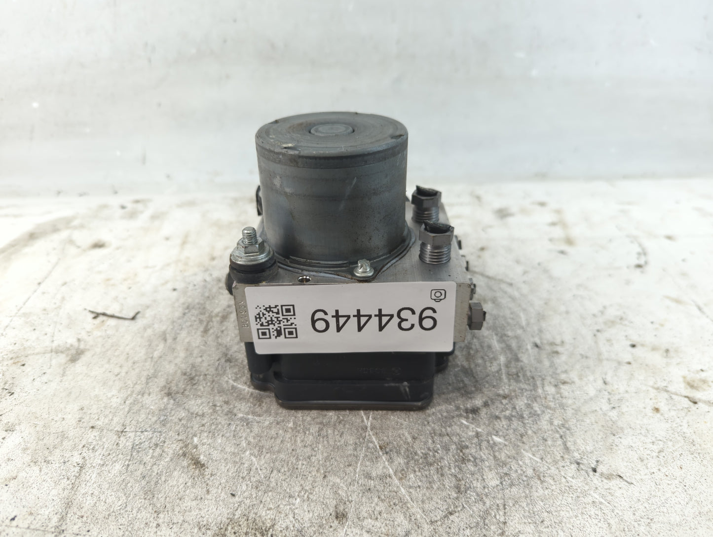 2018 Jaguar Xe ABS Pump Control Module Replacement P/N:HK82-14F447-CF Fits OEM Used Auto Parts - Oemusedautoparts1.com