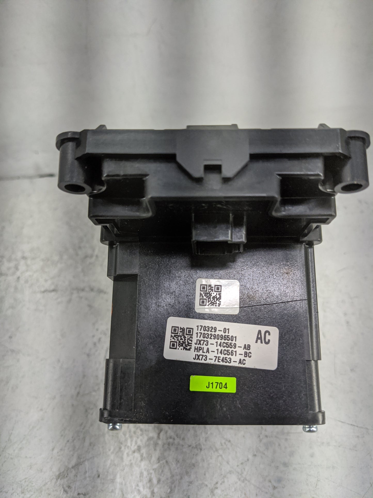 2018 Jaguar Xf Floor Console Assembly Shifter Black - Oemusedautoparts1.com