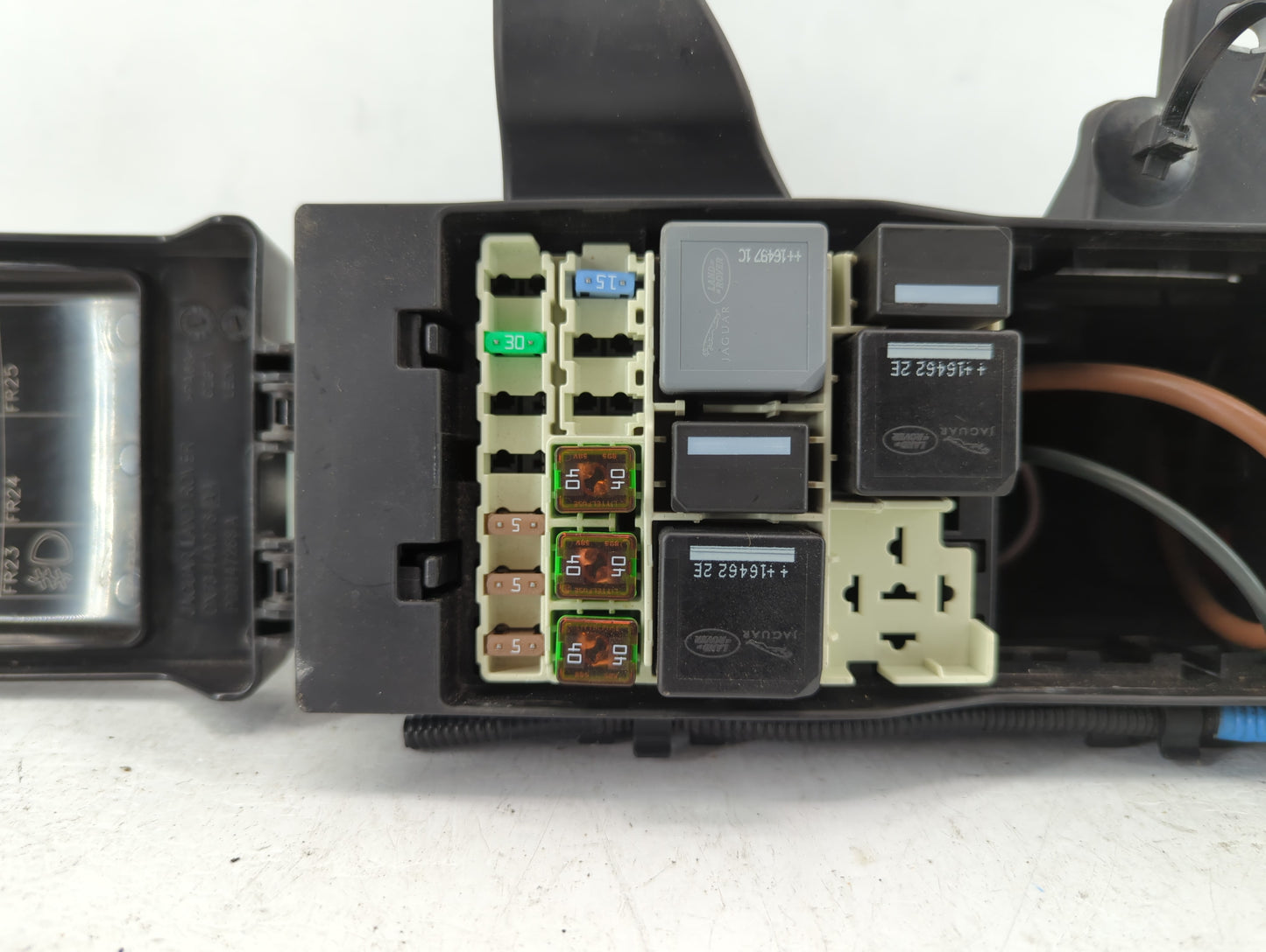 2016-2019 Jaguar Xf Fusebox Fuse Box Panel Relay Module P/N:GX73-14A076-AA Fits Fits 2016 2017 2018 2019 OEM Used Auto Parts