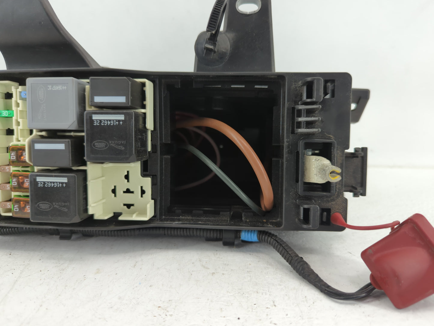 2016-2019 Jaguar Xf Fusebox Fuse Box Panel Relay Module P/N:GX73-14A076-AA Fits Fits 2016 2017 2018 2019 OEM Used Auto Parts
