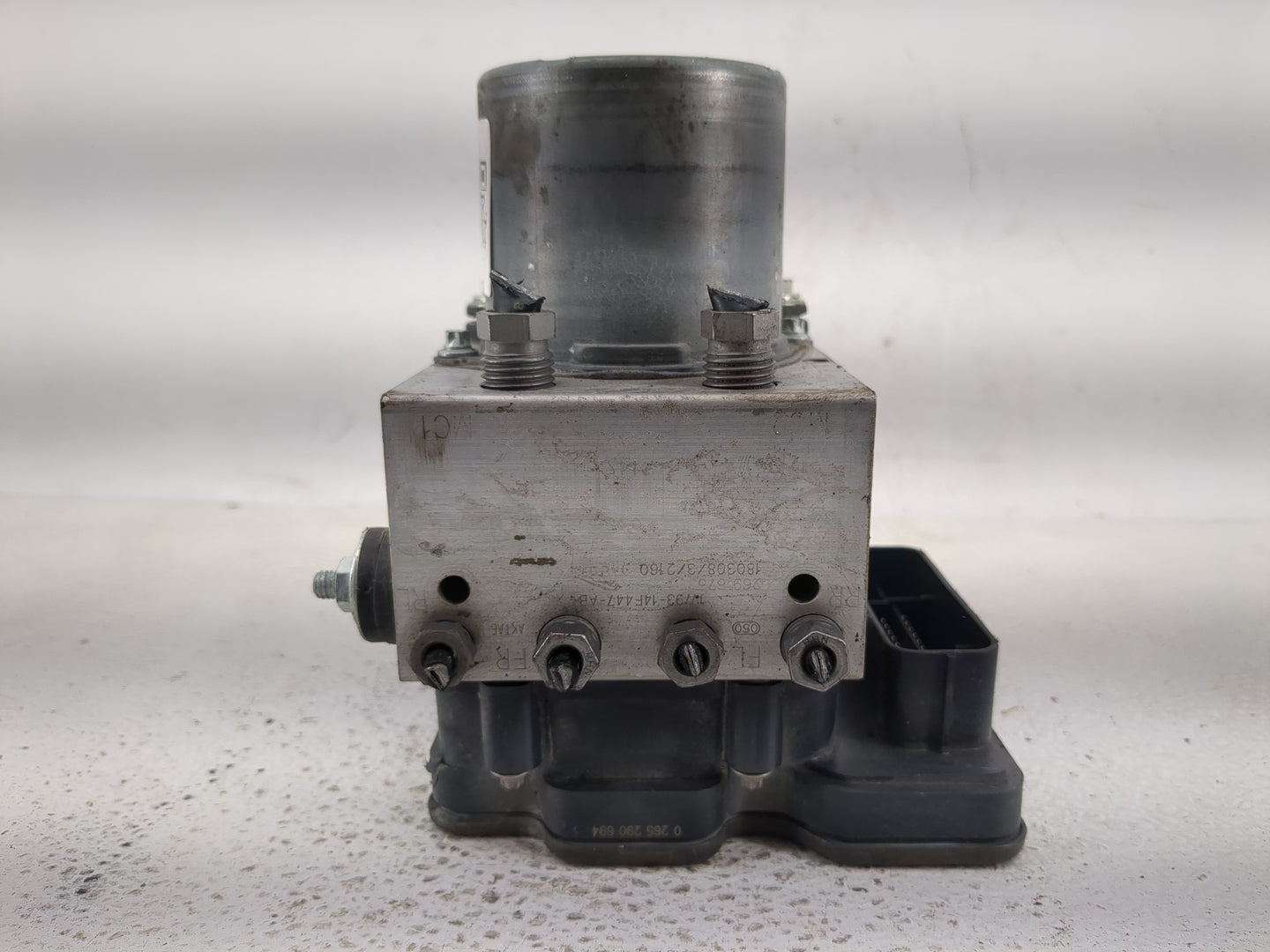 2018-2019 Jaguar Xj ABS Pump Control Module Replacement P/N:JW93-14F447-AB Fits Fits 2018 2019 OEM Used Auto Parts - Oemused