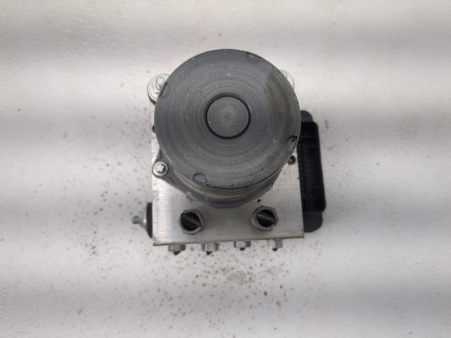 2018-2019 Jaguar Xj ABS Pump Control Module Replacement P/N:JW93-14F447-AB Fits Fits 2018 2019 OEM Used Auto Parts - Oemused