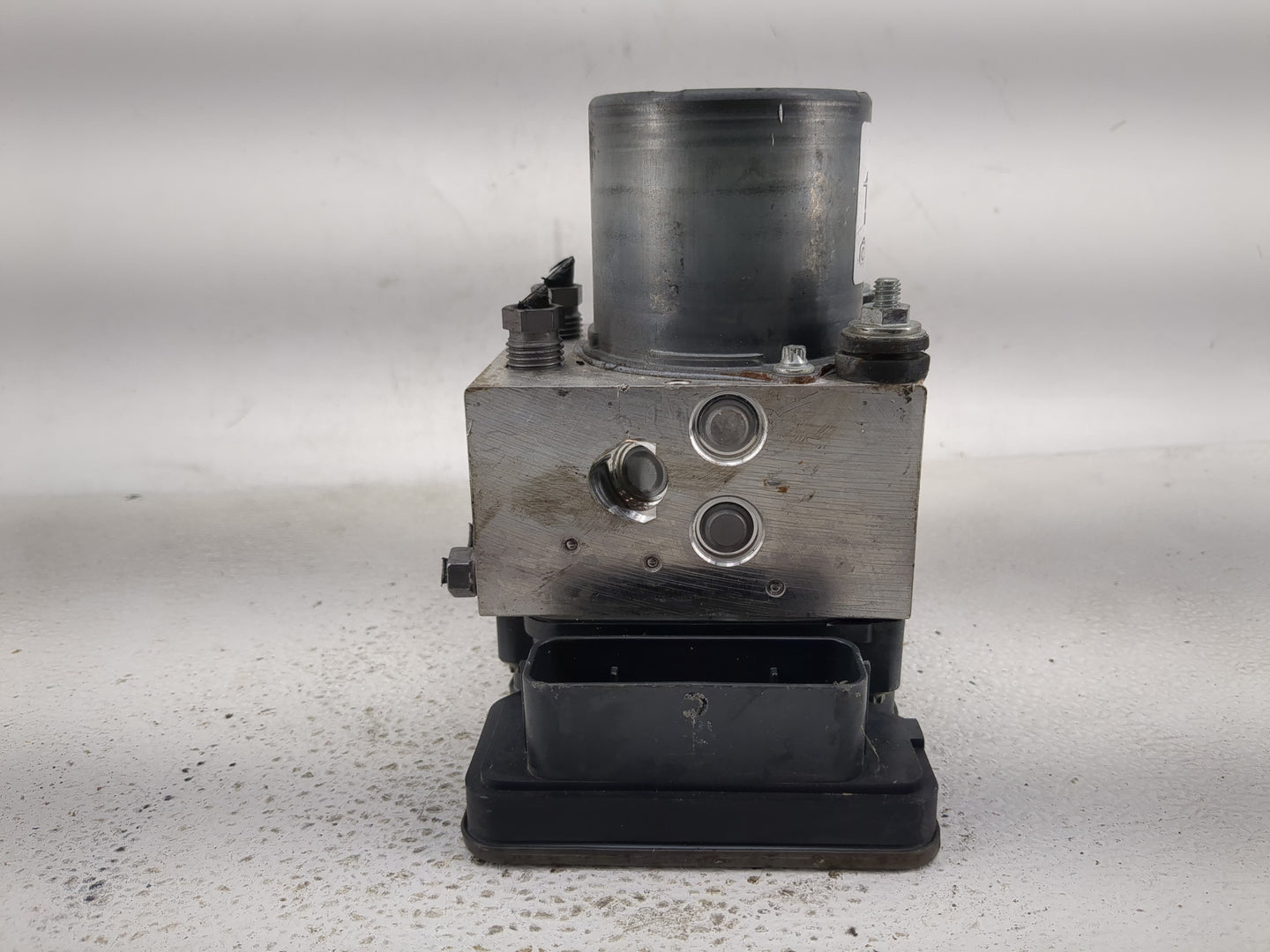 2018-2019 Jaguar Xj ABS Pump Control Module Replacement P/N:JW93-14F447-AB Fits Fits 2018 2019 OEM Used Auto Parts - Oemused