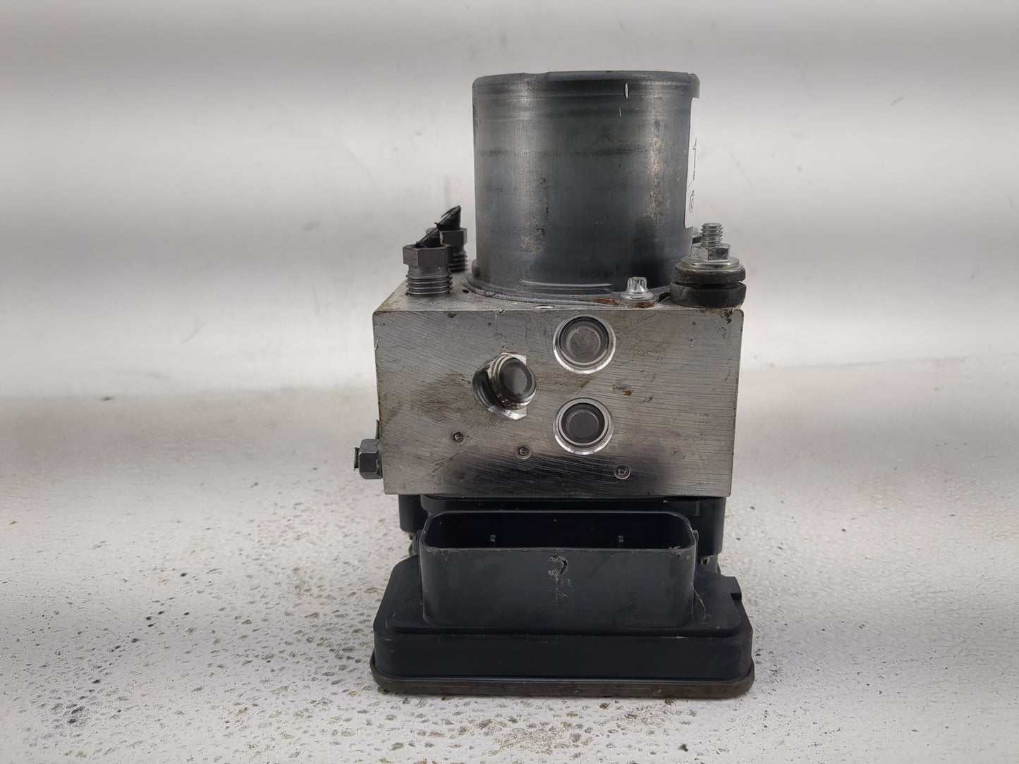 2018-2019 Jaguar Xj ABS Pump Control Module Replacement P/N:JW93-14F447-AB Fits Fits 2018 2019 OEM Used Auto Parts - Oemused