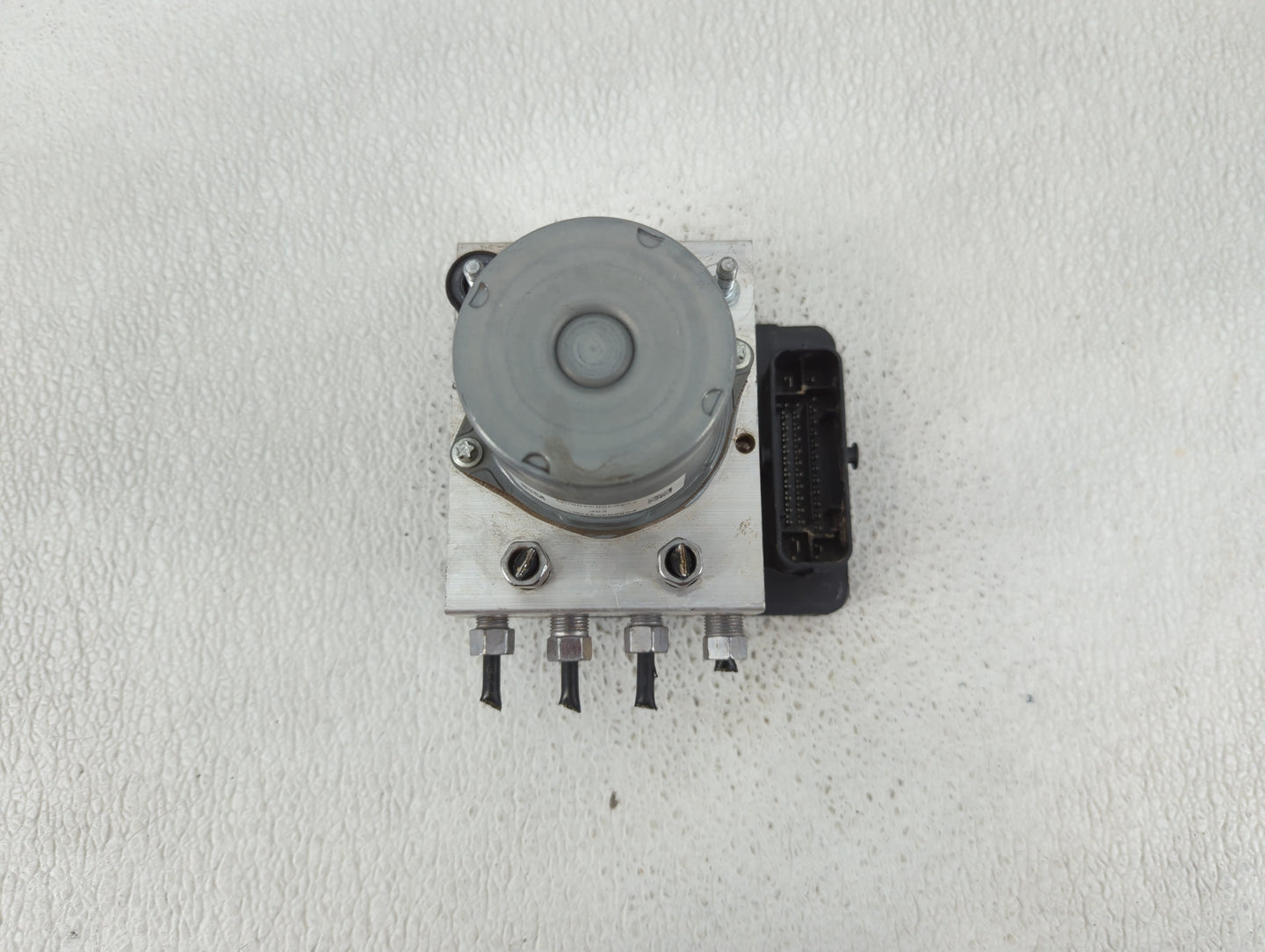 2017 Jeep Cherokee ABS Pump Control Module Replacement P/N:P68371198AA Fits OEM Used Auto Parts - Oemusedautoparts1.com