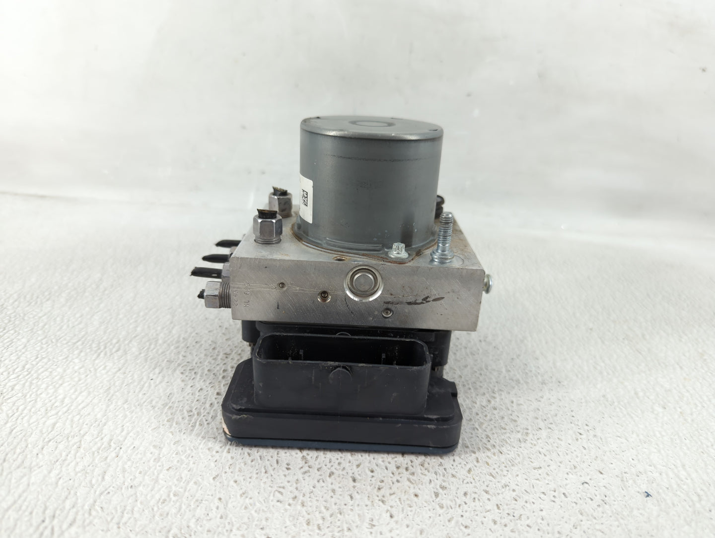 2017 Jeep Cherokee ABS Pump Control Module Replacement P/N:P68371198AA Fits OEM Used Auto Parts - Oemusedautoparts1.com