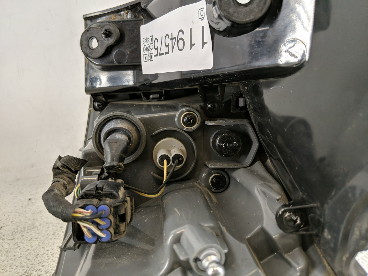 2014-2018 Jeep Cherokee Tail Light Assembly Driver Left OEM P/N:68102907AF Fits Fits 2014 2015 2016 2017 2018 OEM Used Auto 