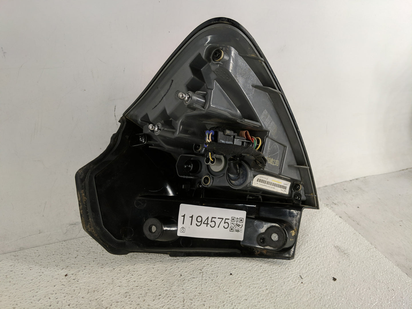 2014-2018 Jeep Cherokee Tail Light Assembly Driver Left OEM P/N:68102907AF Fits Fits 2014 2015 2016 2017 2018 OEM Used Auto 