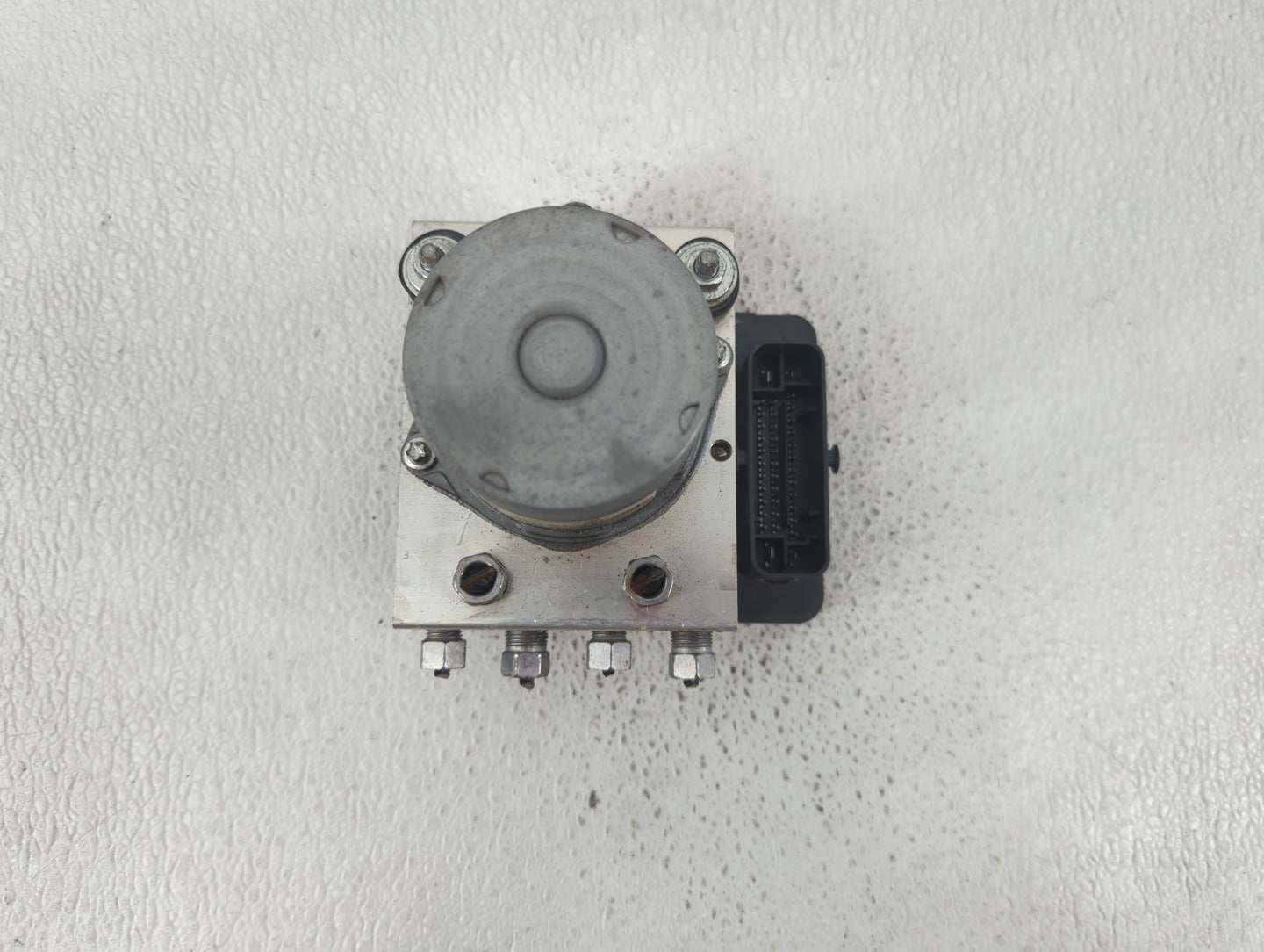 2018 Jeep Cherokee ABS Pump Control Module Replacement P/N:P68293541 AB Fits OEM Used Auto Parts - Oemusedautoparts1.com