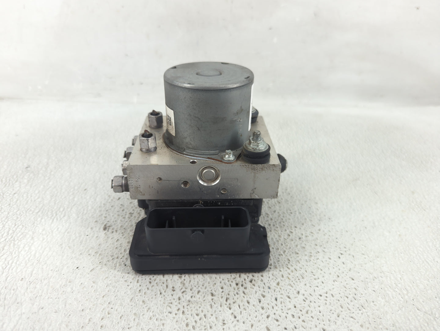 2018 Jeep Cherokee ABS Pump Control Module Replacement P/N:P68293541 AB Fits OEM Used Auto Parts - Oemusedautoparts1.com