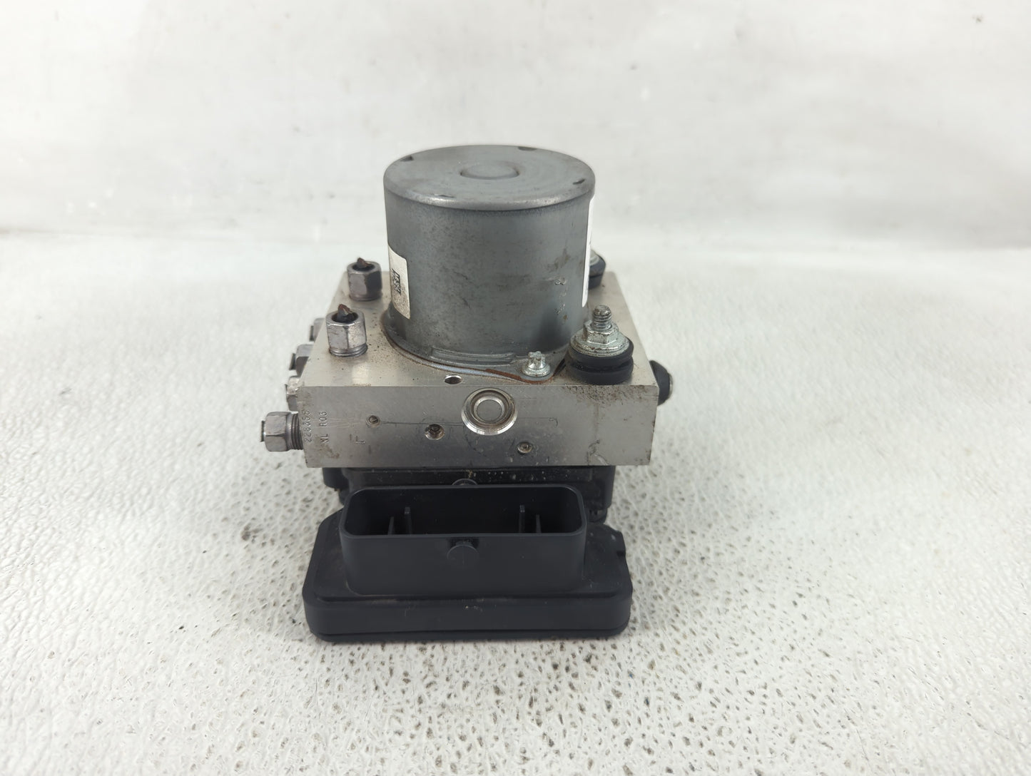 2018 Jeep Cherokee ABS Pump Control Module Replacement P/N:P68293541 AB Fits OEM Used Auto Parts - Oemusedautoparts1.com