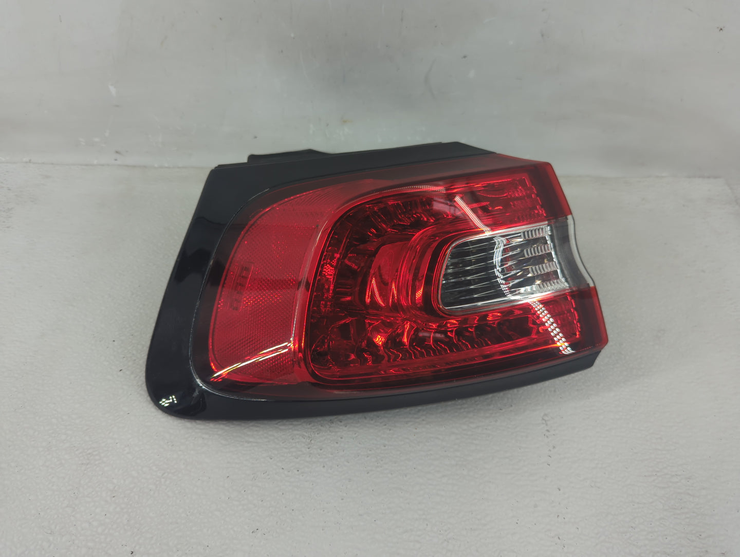 2014-2018 Jeep Cherokee Tail Light Assembly Driver Left OEM Fits Fits 2014 2015 2016 2017 2018 OEM Used Auto Parts - Oemused