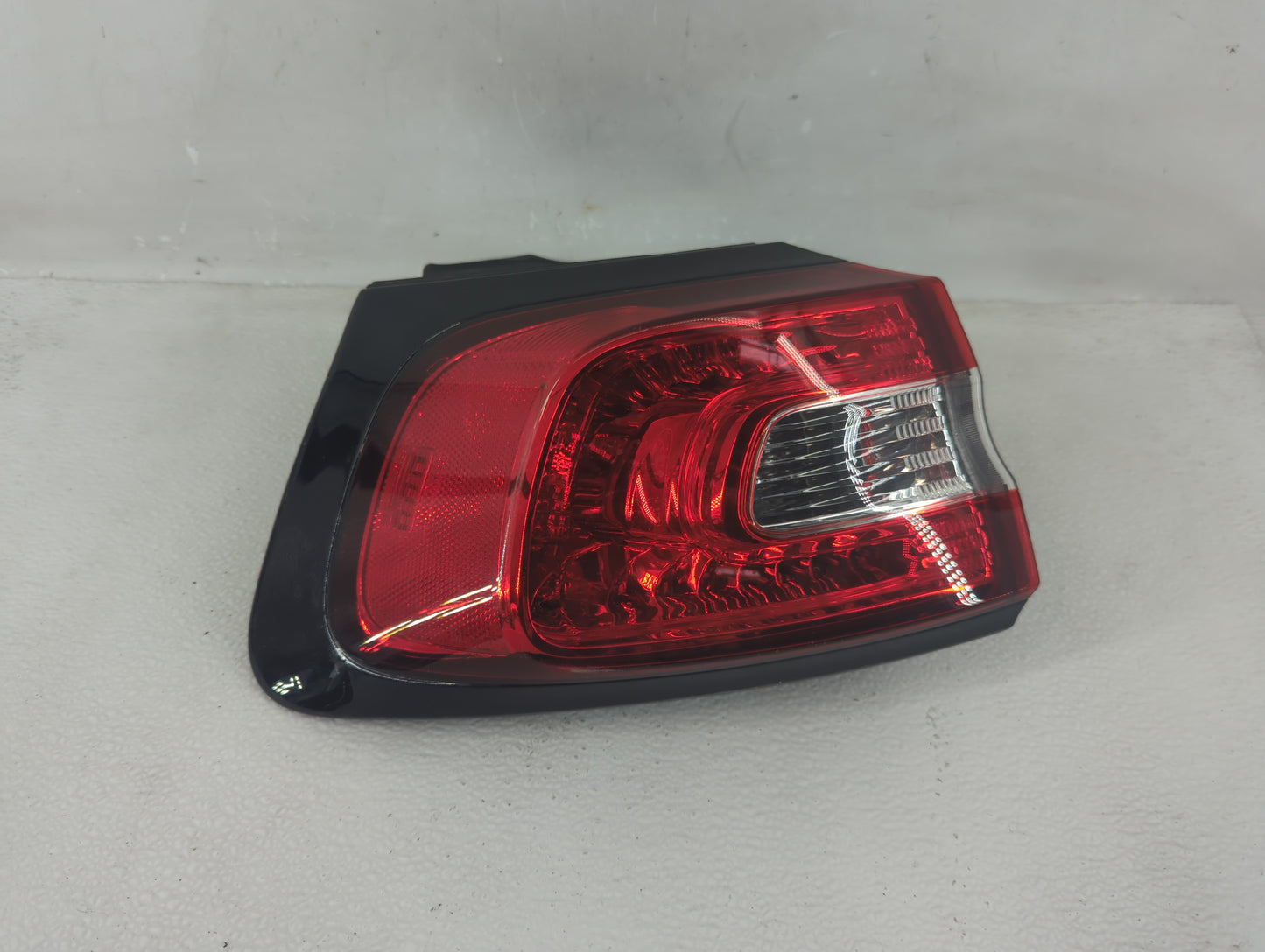 2014-2018 Jeep Cherokee Tail Light Assembly Driver Left OEM Fits Fits 2014 2015 2016 2017 2018 OEM Used Auto Parts - Oemused