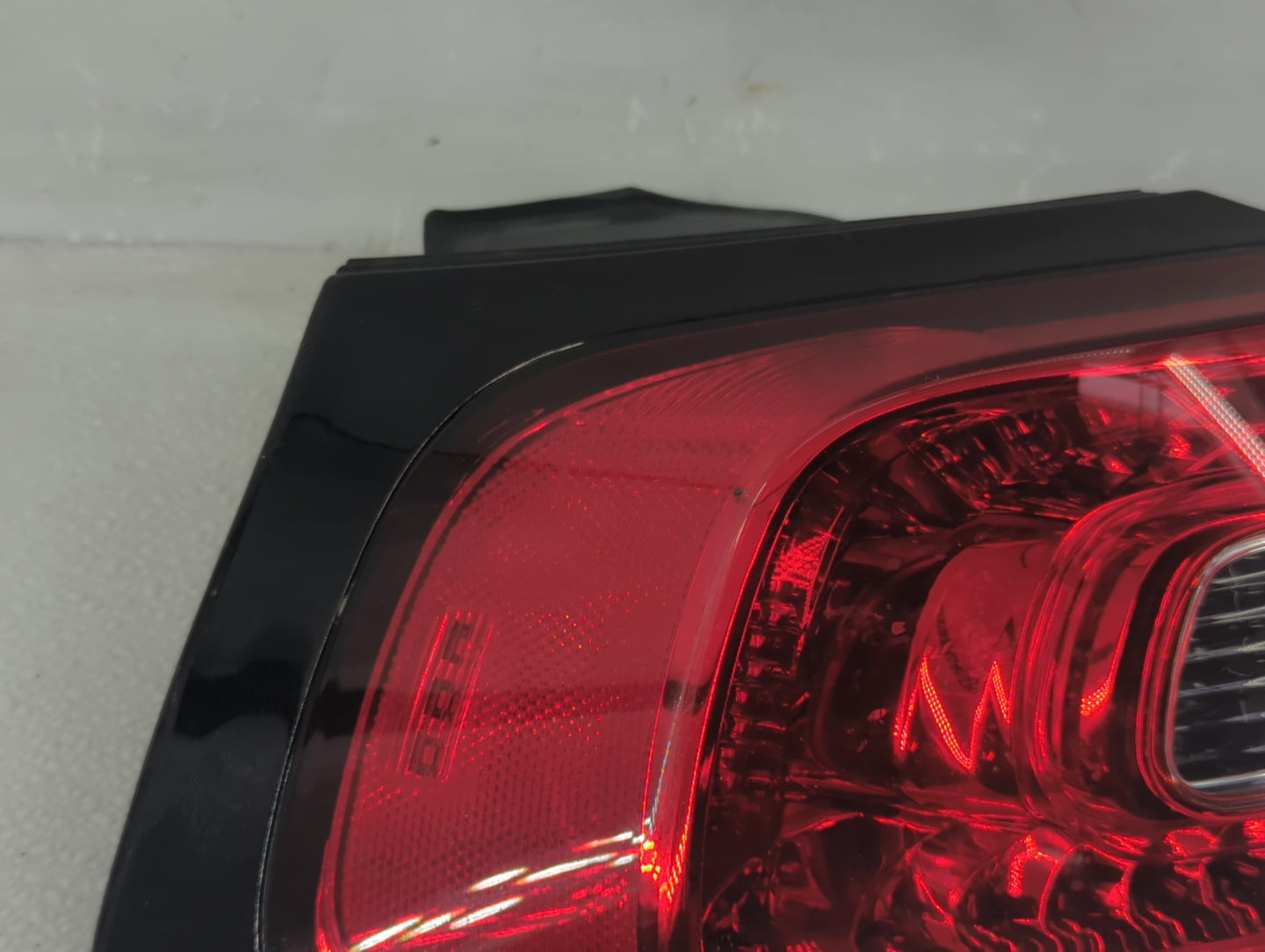 2014-2018 Jeep Cherokee Tail Light Assembly Driver Left OEM Fits Fits 2014 2015 2016 2017 2018 OEM Used Auto Parts - Oemused