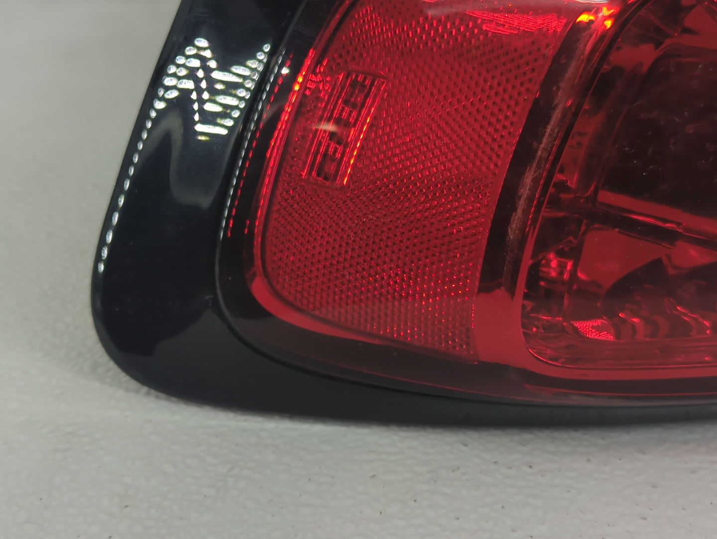 2014-2018 Jeep Cherokee Tail Light Assembly Driver Left OEM Fits Fits 2014 2015 2016 2017 2018 OEM Used Auto Parts - Oemused