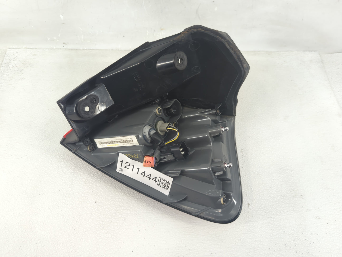 2014-2018 Jeep Cherokee Tail Light Assembly Driver Left OEM Fits Fits 2014 2015 2016 2017 2018 OEM Used Auto Parts - Oemused