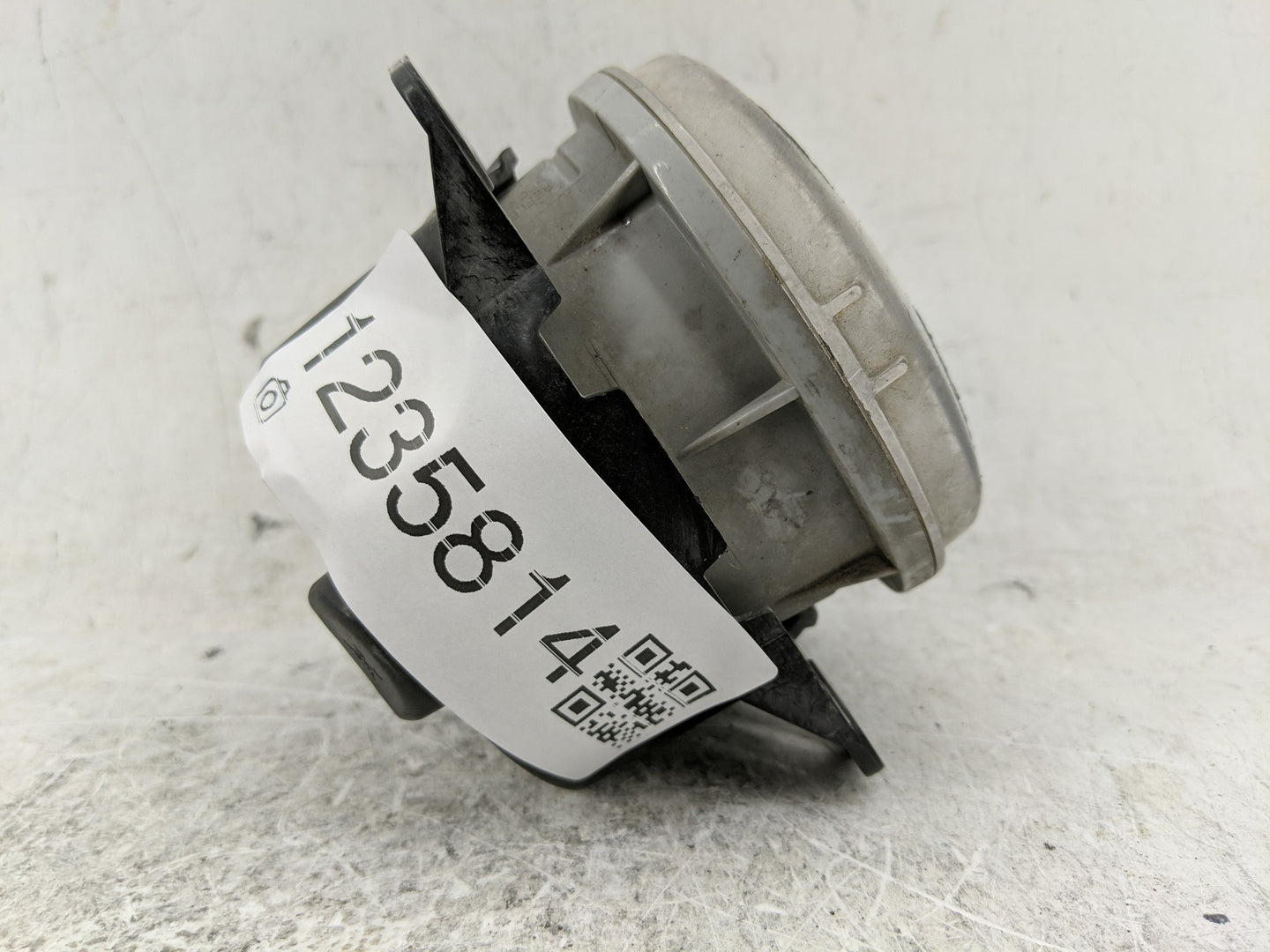 2018 Jeep Cherokee Passenger Right Oem Front Light Lamp - Oemusedautoparts1.com