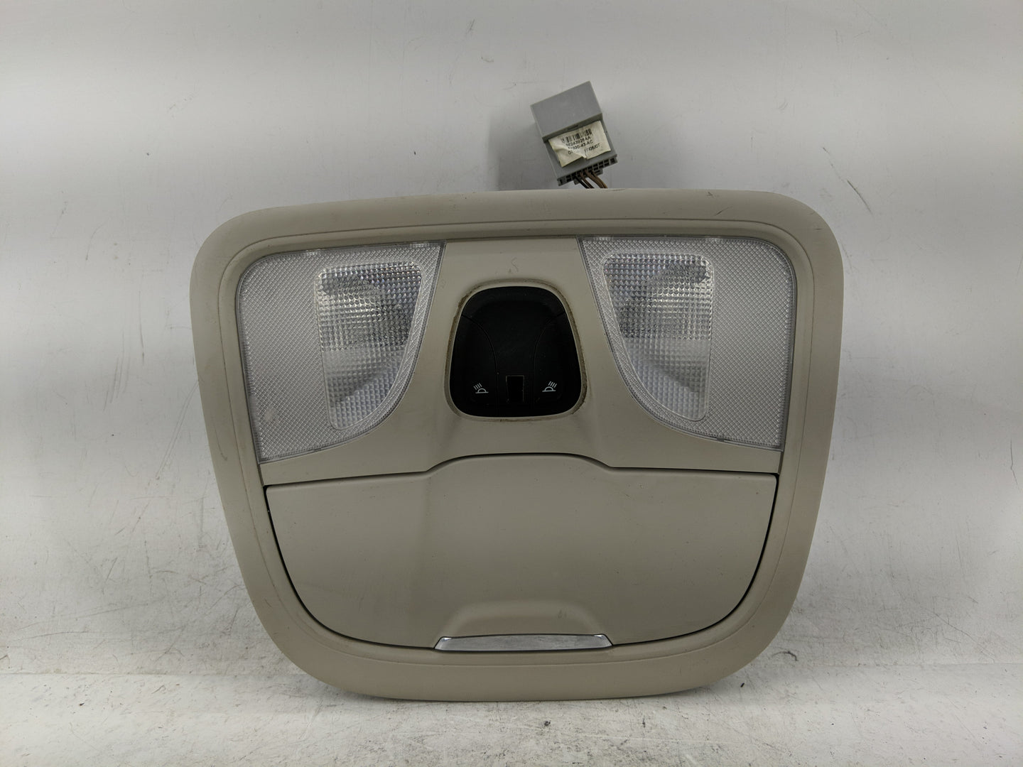 2018 Jeep Cherokee Overhead Roof Console - Oemusedautoparts1.com