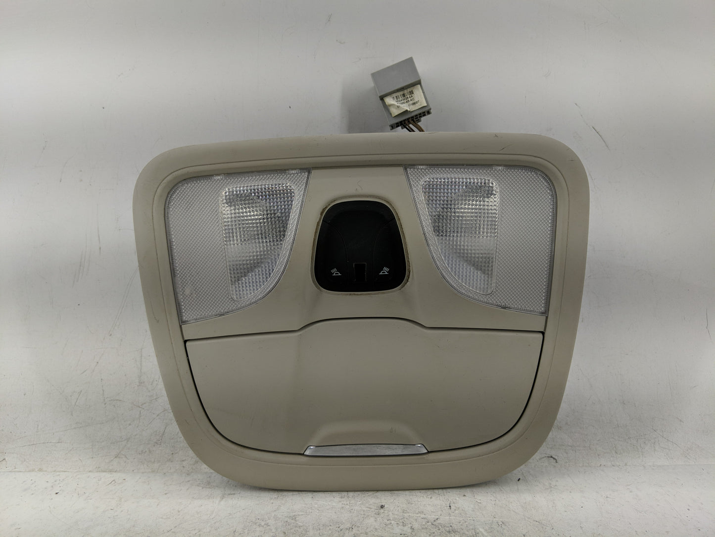 2018 Jeep Cherokee Overhead Roof Console - Oemusedautoparts1.com