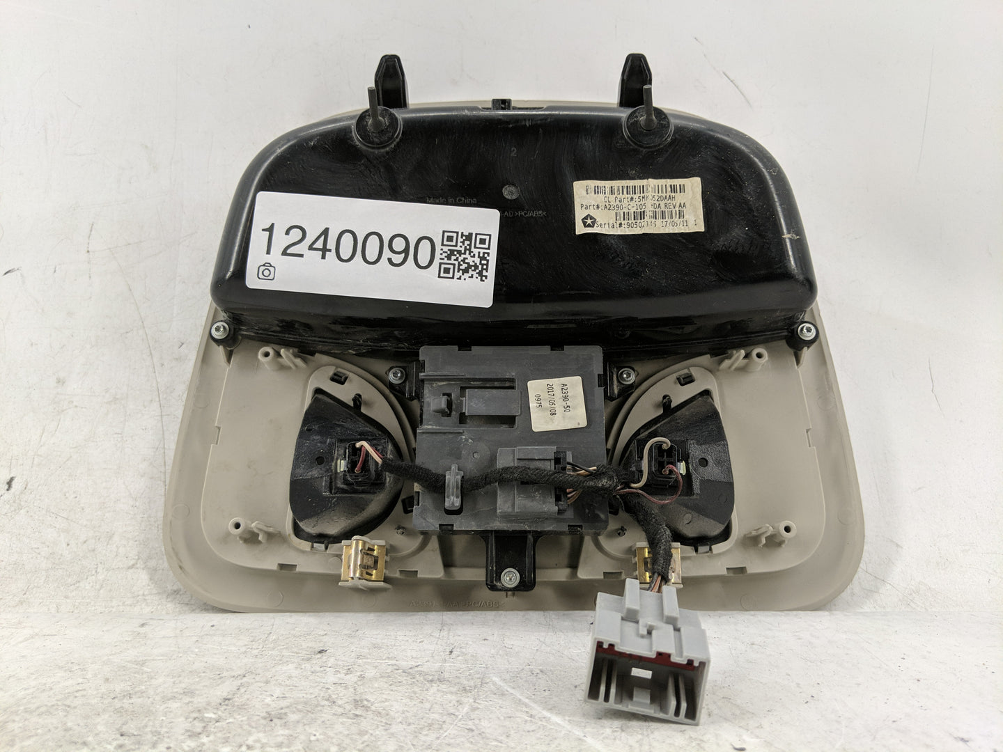 2018 Jeep Cherokee Overhead Roof Console - Oemusedautoparts1.com