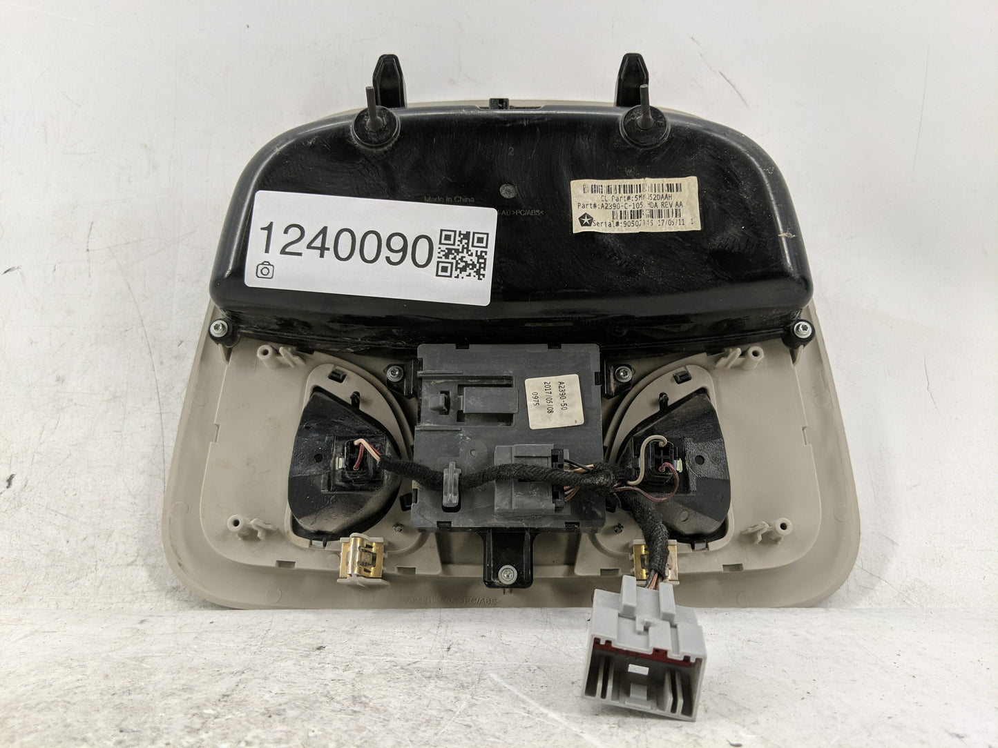 2018 Jeep Cherokee Overhead Roof Console - Oemusedautoparts1.com