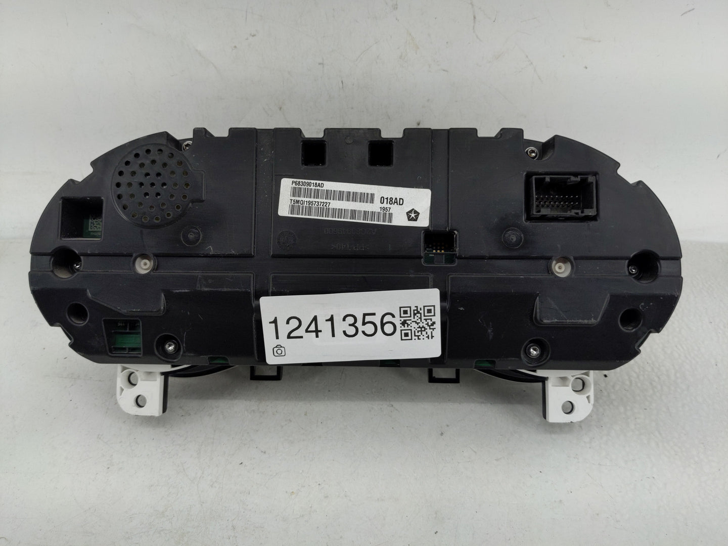2017-2018 Jeep Cherokee Instrument Cluster Speedometer Gauges P/N:PP-TD40 A2C80949600, P68309018AD Fits Fits 2017 2018 OEM U