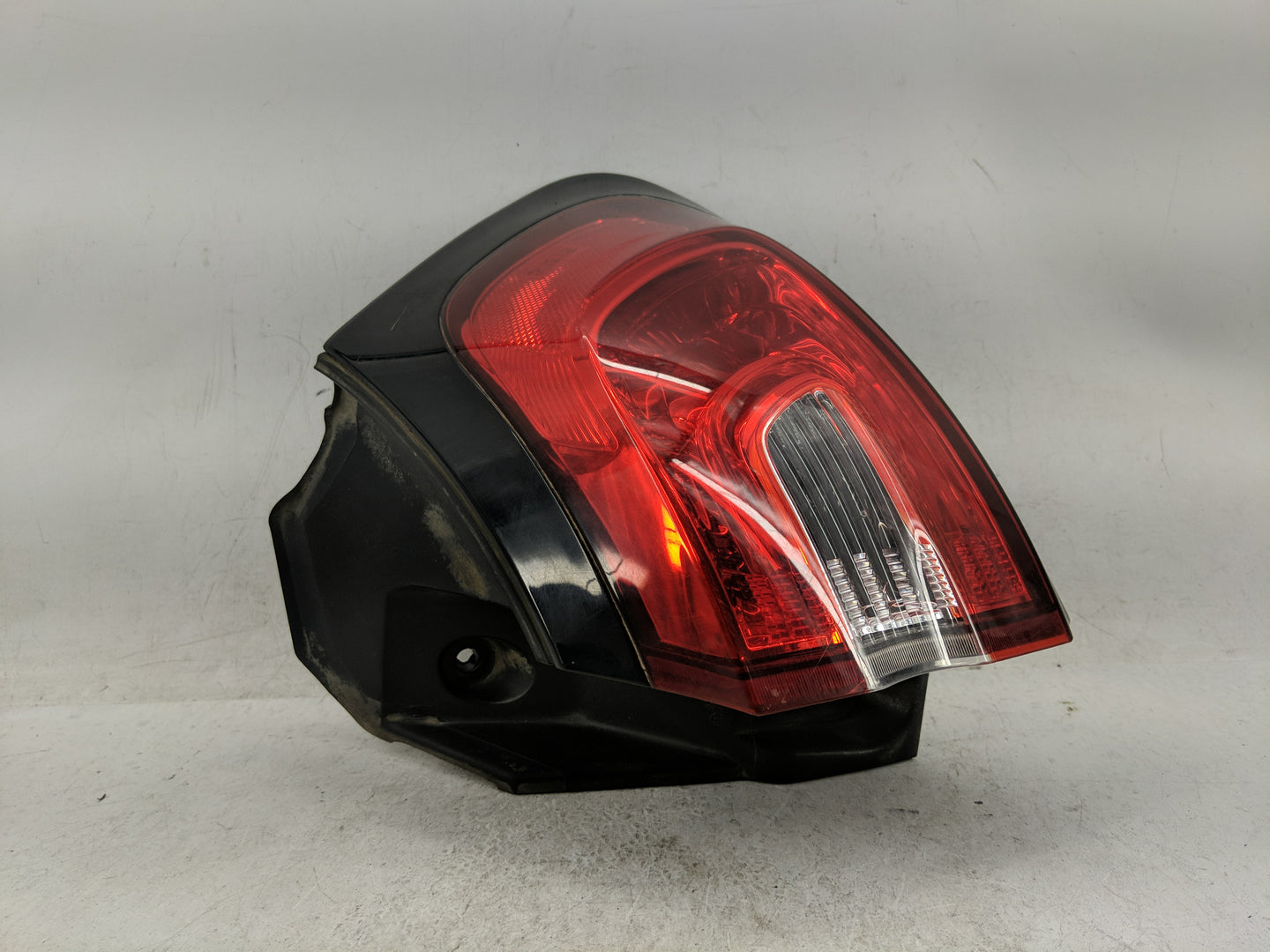 2014-2018 Jeep Cherokee Tail Light Assembly Passenger Right OEM P/N:68102906AF Fits Fits 2014 2015 2016 2017 2018 OEM Used A